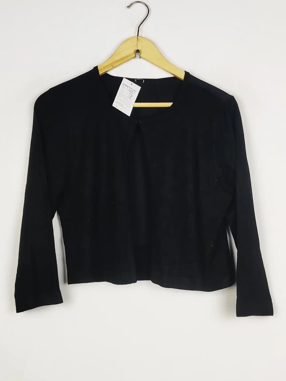 Buy online pre-used pre-loved 100% authentic & Original branded Unknown Brand (WCT-3064) available in Pakistan. Top international brands avilable.