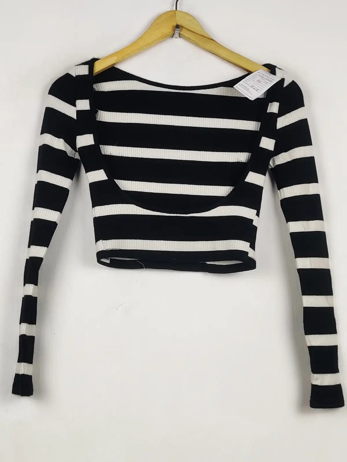 Buy online pre-used pre-loved 100% authentic & Original branded Bershka (WCT-3429) available in Pakistan. Top international brands avilable.