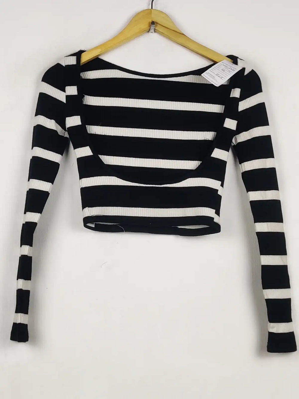 Buy online pre-used pre-loved 100% authentic & Original branded Bershka (WCT-3429) available in Pakistan. Top international brands avilable.