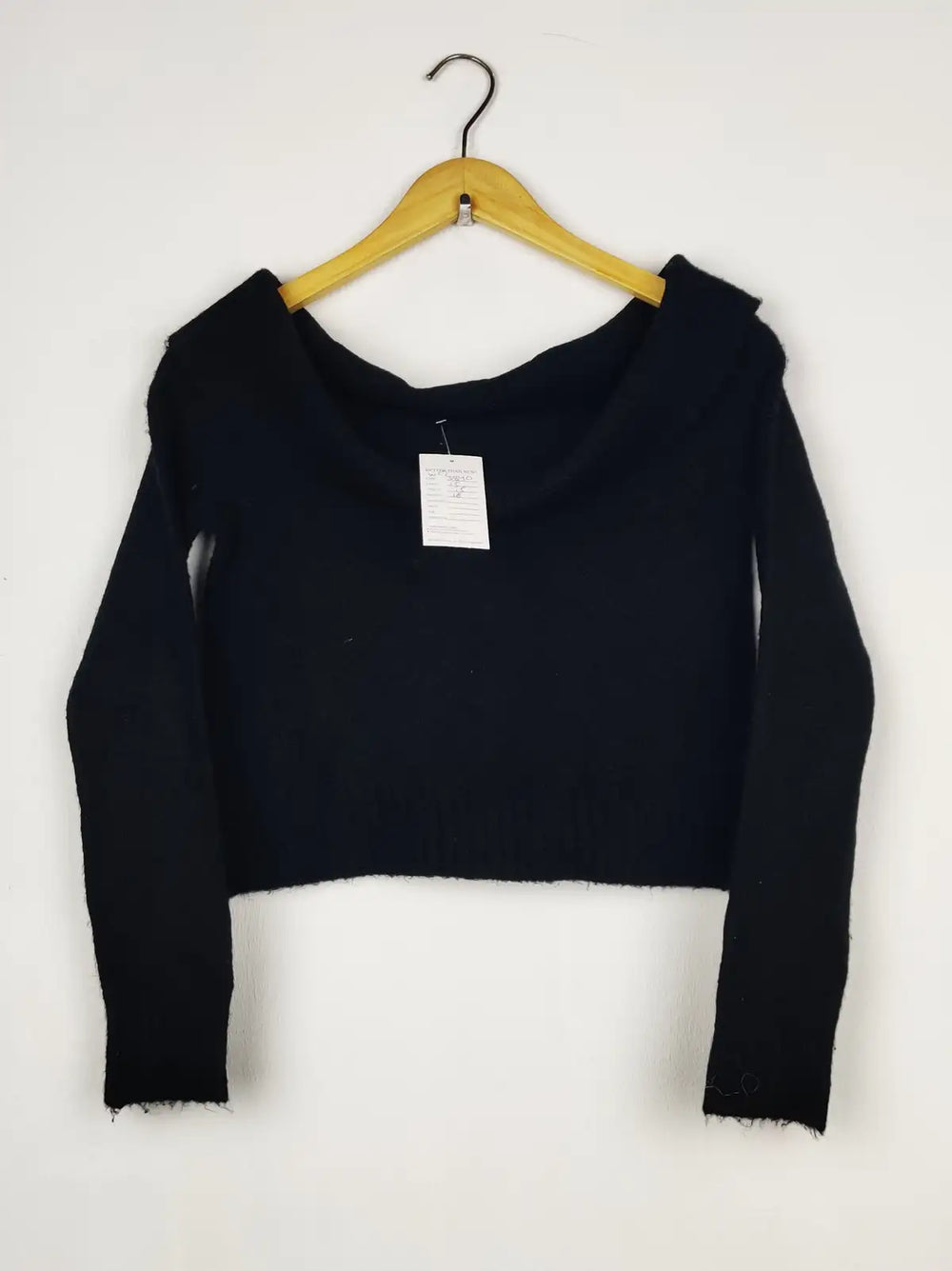 Buy online pre-used pre-loved 100% authentic & Original branded Unknown Brand (WCT-3840) available in Pakistan. Top international brands avilable.