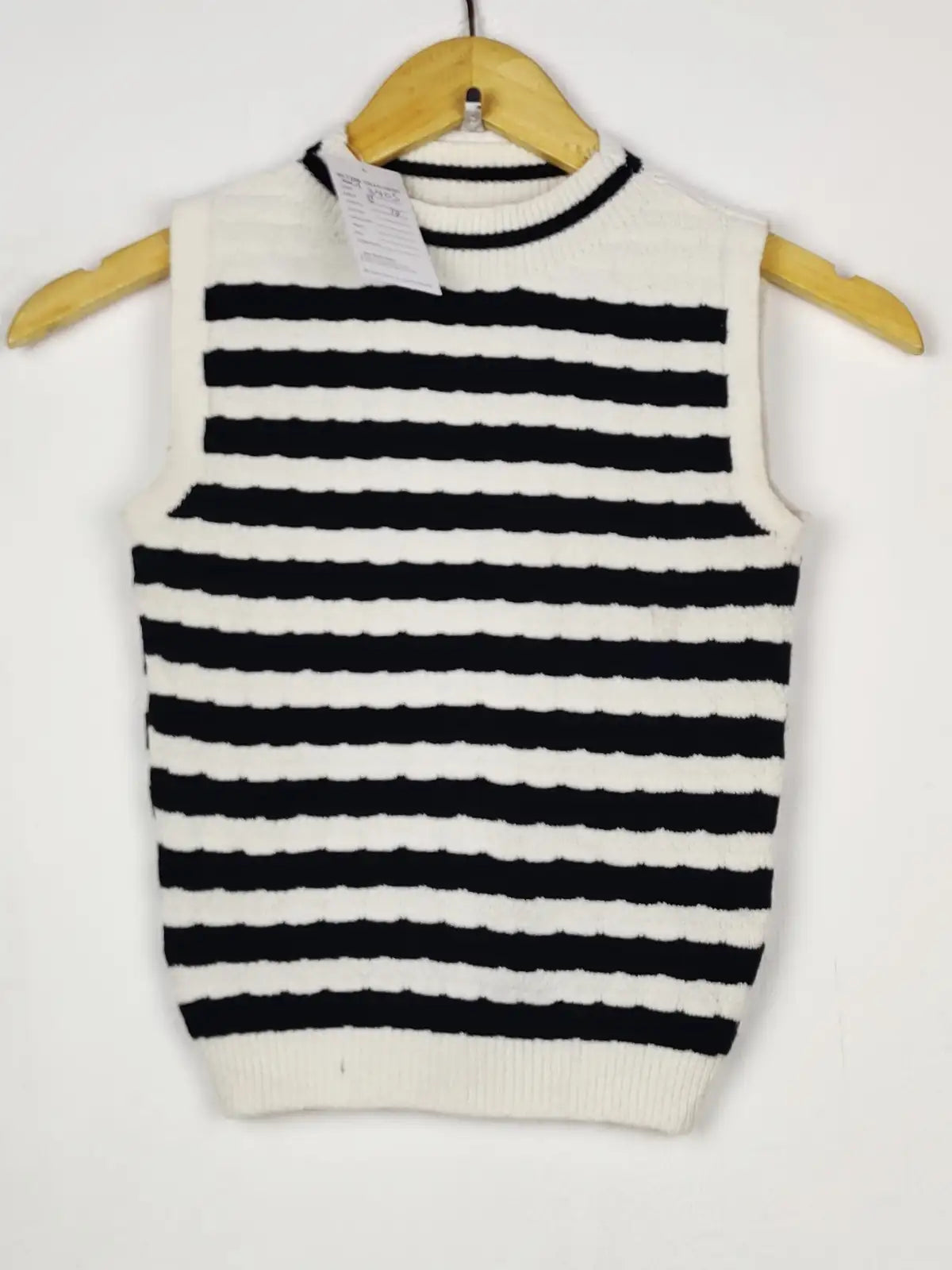 Buy online pre-used pre-loved 100% authentic & Original branded Unknown Brand (WCT-3905) available in Pakistan. Top international brands avilable.