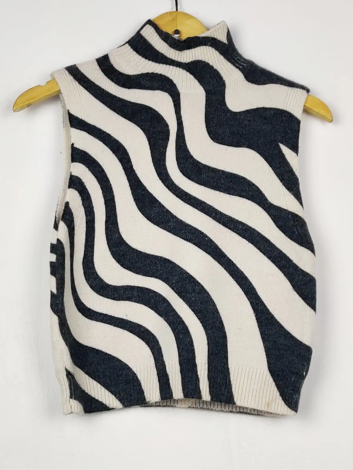Buy online pre-used pre-loved 100% authentic & Original branded Zara (WCT-3921) available in Pakistan. Top international brands avilable.