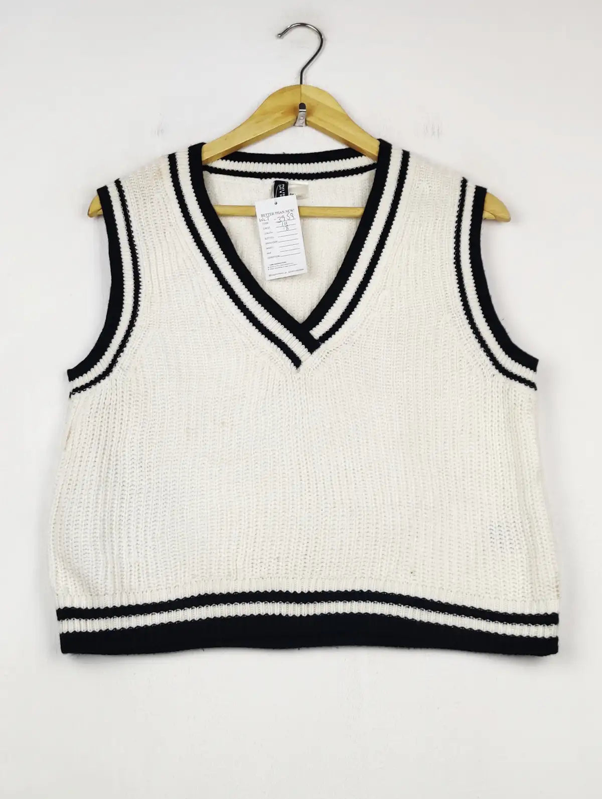 Buy online pre-used pre-loved 100% authentic & Original branded H&M (WCT-3959) available in Pakistan. Top international brands avilable.
