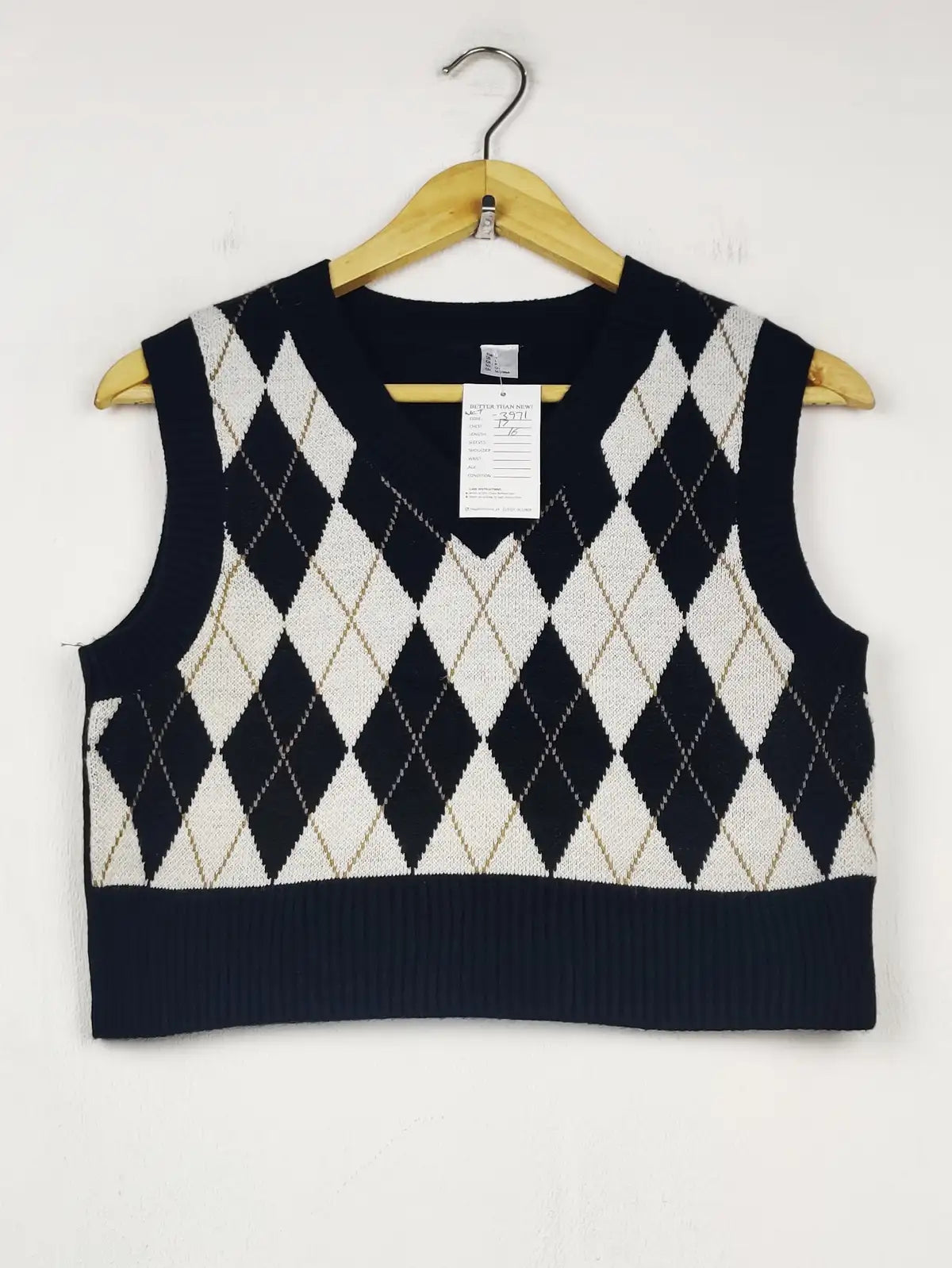 Buy online pre-used pre-loved 100% authentic & Original branded H&M (WCT-3971) available in Pakistan. Top international brands avilable.
