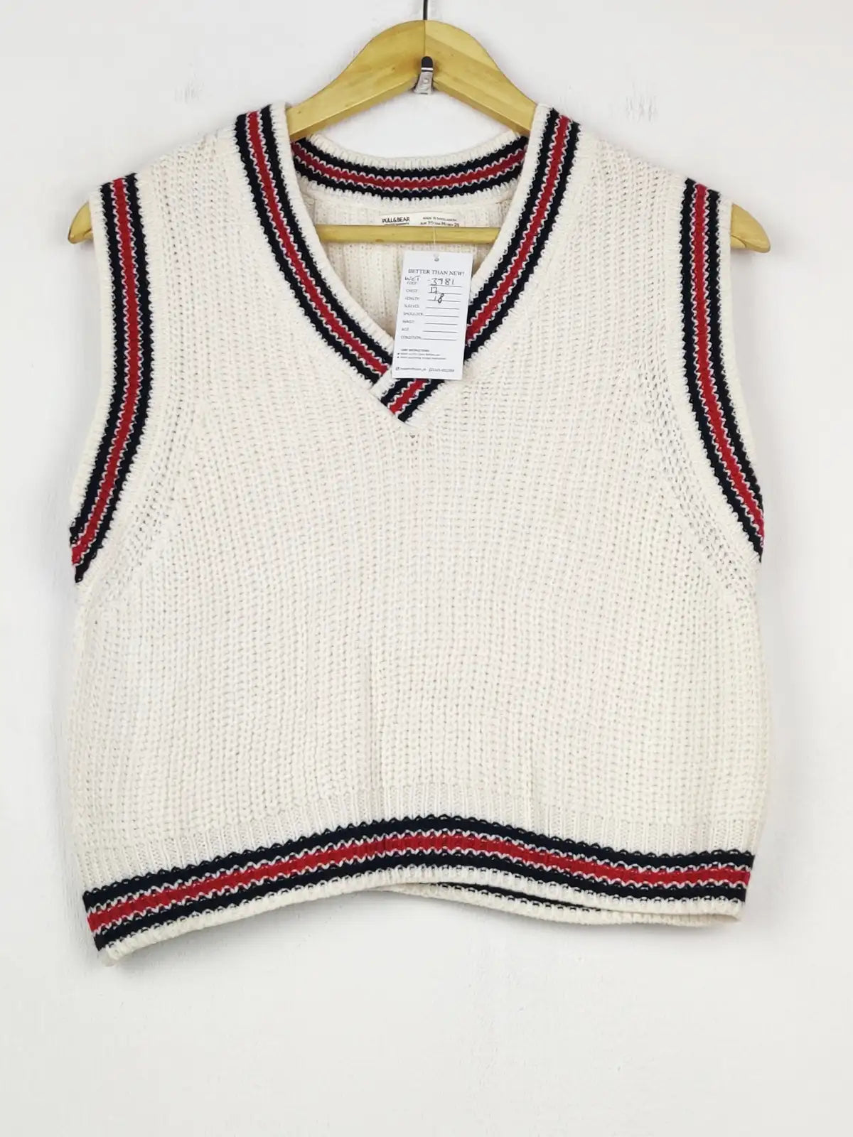 Buy online pre-used pre-loved 100% authentic & Original branded Pull & Bears (WCT-3981) available in Pakistan. Top international brands avilable.