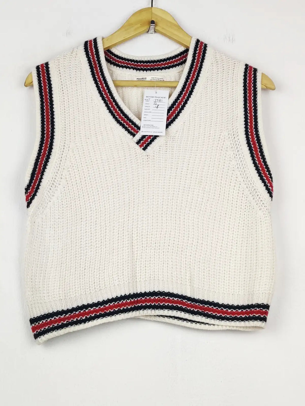 Buy online pre-used pre-loved 100% authentic & Original branded Pull & Bears (WCT-3981) available in Pakistan. Top international brands avilable.