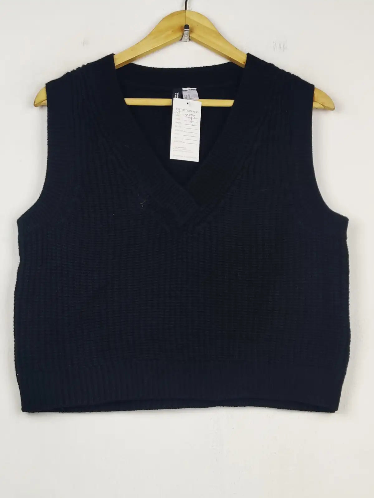Buy online pre-used pre-loved 100% authentic & Original branded H&M (WCT-3983) available in Pakistan. Top international brands avilable.