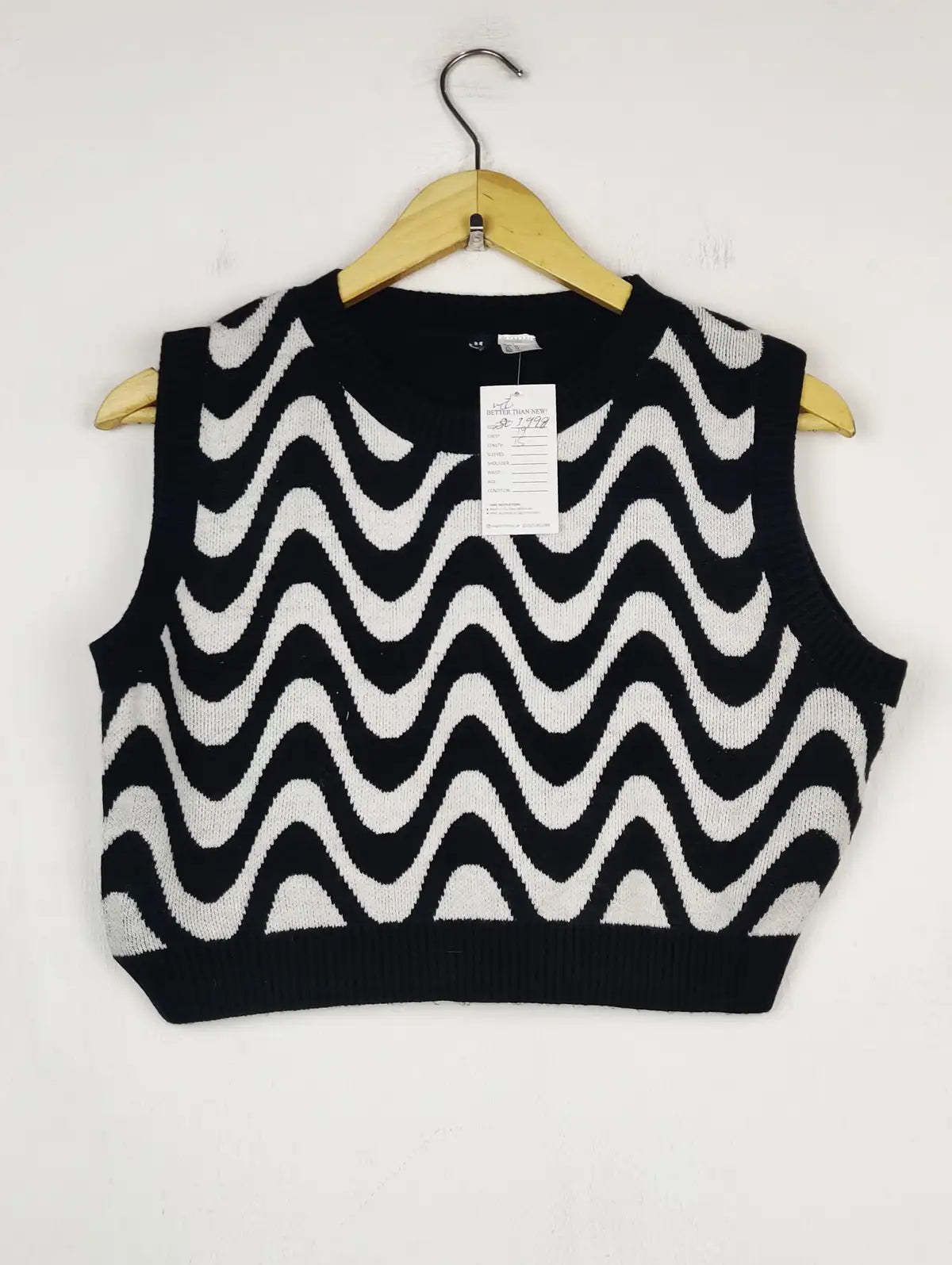 Buy online pre-used pre-loved 100% authentic & Original branded Unknown Brand (WCT-3998) available in Pakistan. Top international brands avilable.