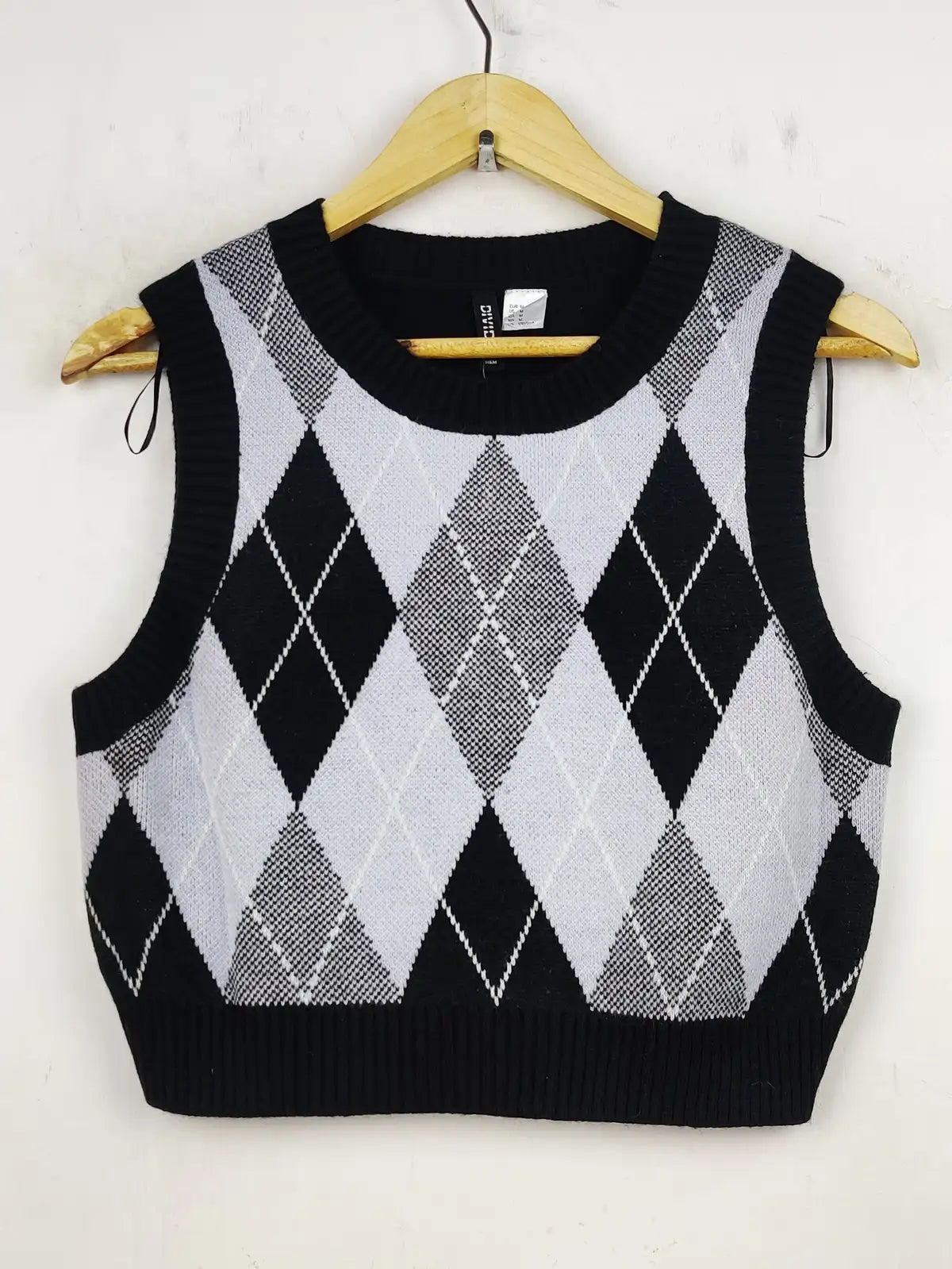 Buy online pre-used pre-loved 100% authentic & Original branded H&M (WCT-616) available in Pakistan. Top international brands avilable.