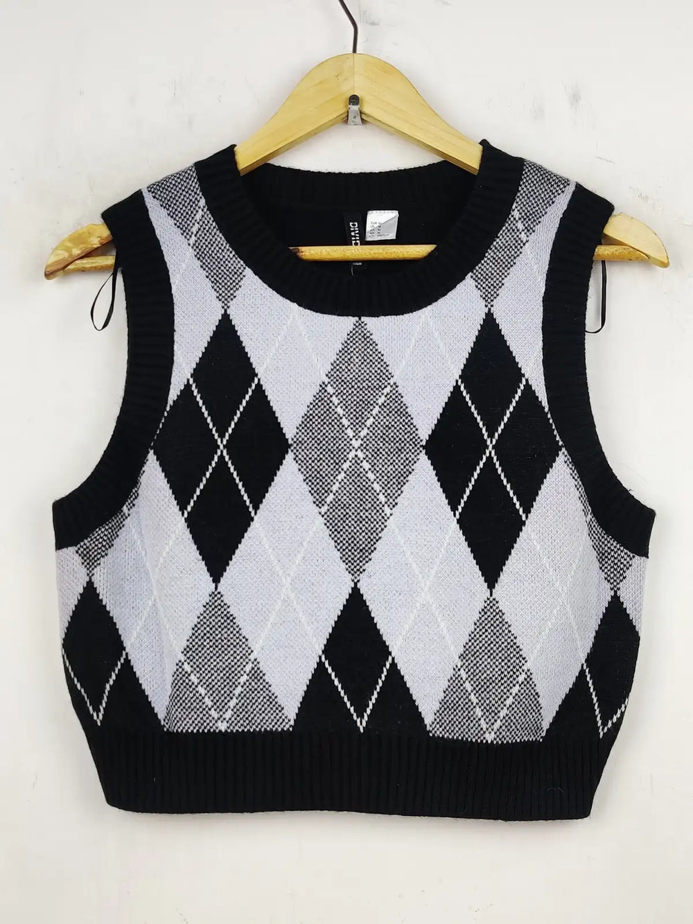 Buy online pre-used pre-loved 100% authentic & Original branded H&M (WCT-616) available in Pakistan. Top international brands avilable.