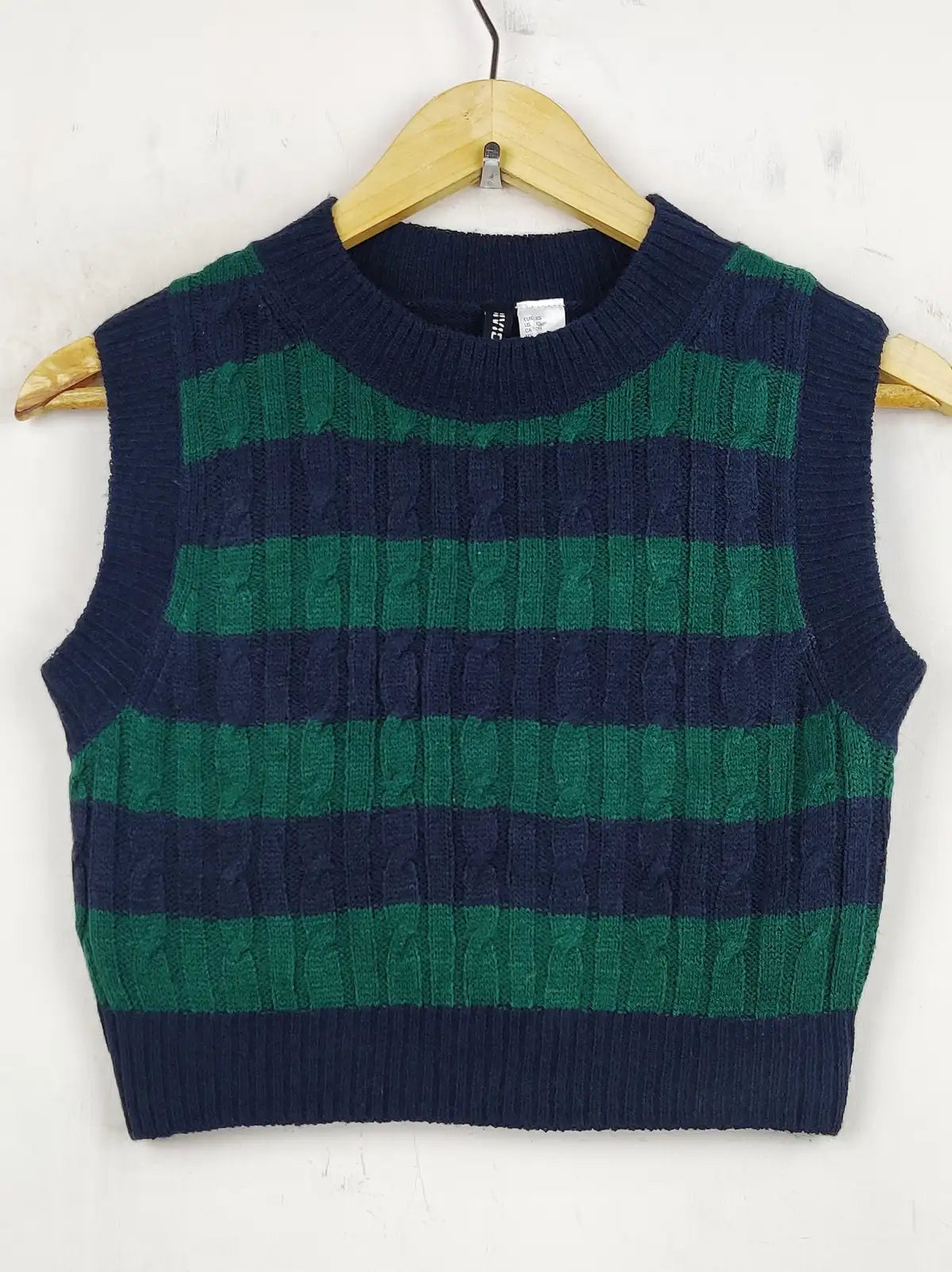 Buy online pre-used pre-loved 100% authentic & Original branded H&M (WCT-624) available in Pakistan. Top international brands avilable.