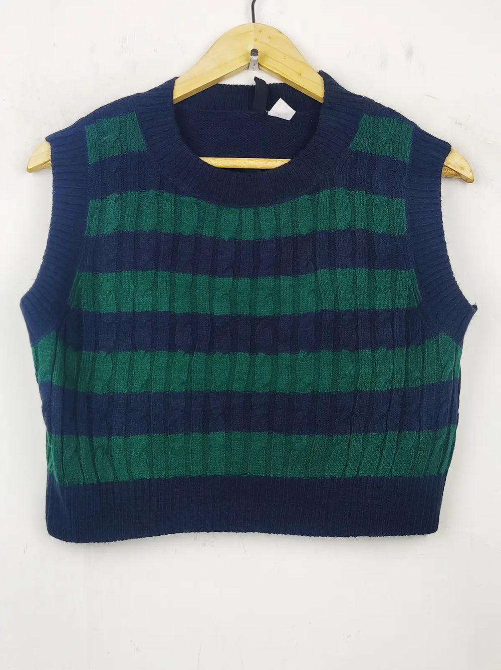 Buy online pre-used pre-loved 100% authentic & Original branded H&M (WCT-671) available in Pakistan. Top international brands avilable.