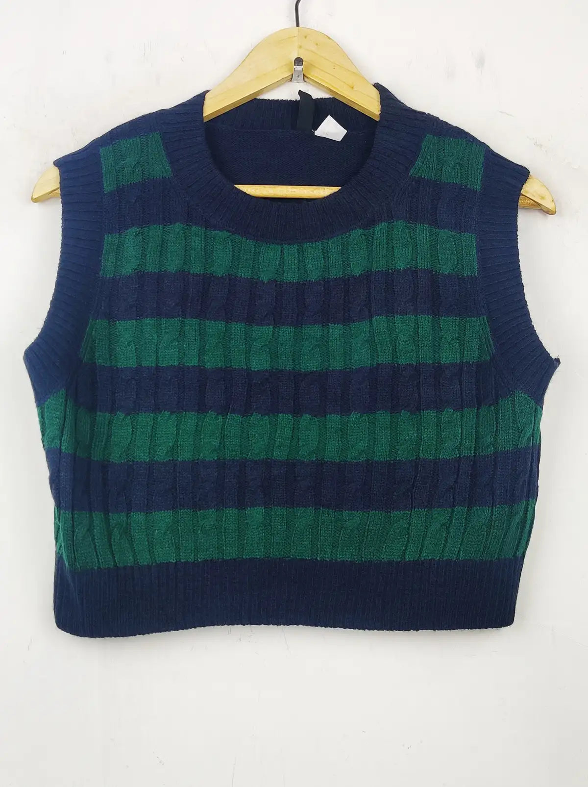 Buy online pre-used pre-loved 100% authentic & Original branded H&M (WCT-671) available in Pakistan. Top international brands avilable.
