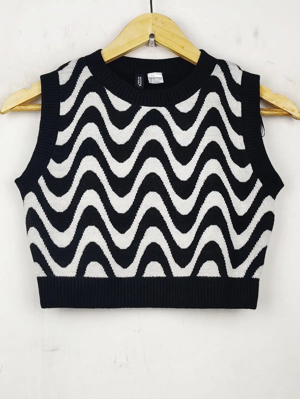 Buy online pre-used pre-loved 100% authentic & Original branded H&M (WCT-677) available in Pakistan. Top international brands avilable.