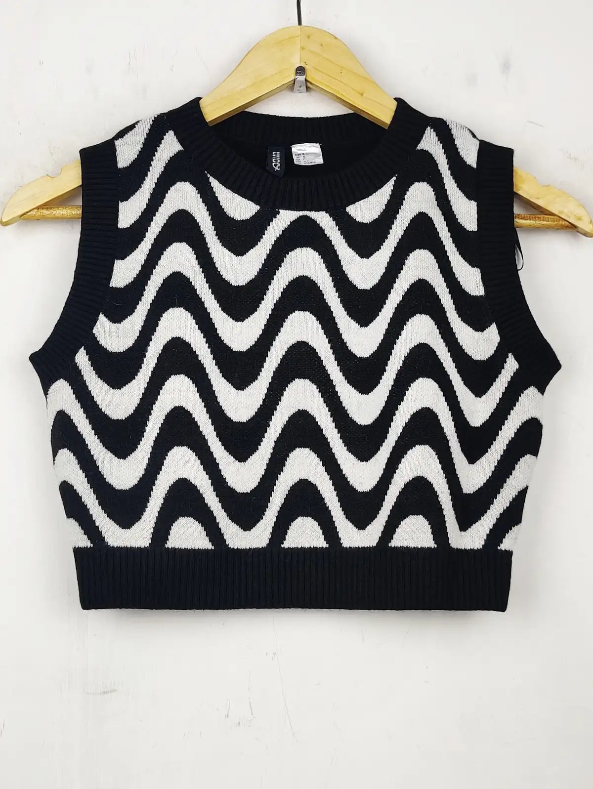 Buy online pre-used pre-loved 100% authentic & Original branded H&M (WCT-677) available in Pakistan. Top international brands avilable.