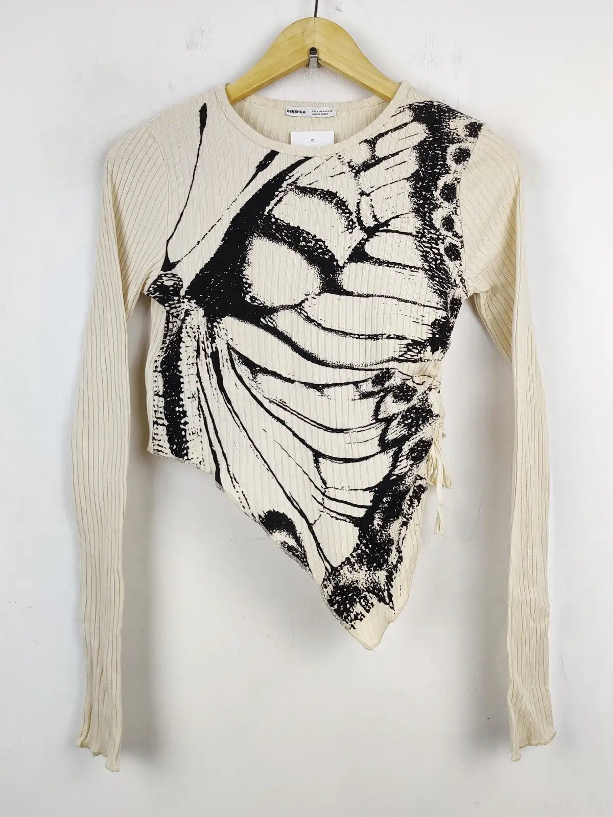 Buy online pre-used pre-loved 100% authentic & Original branded Bershka (WCT-762) available in Pakistan. Top international brands avilable.