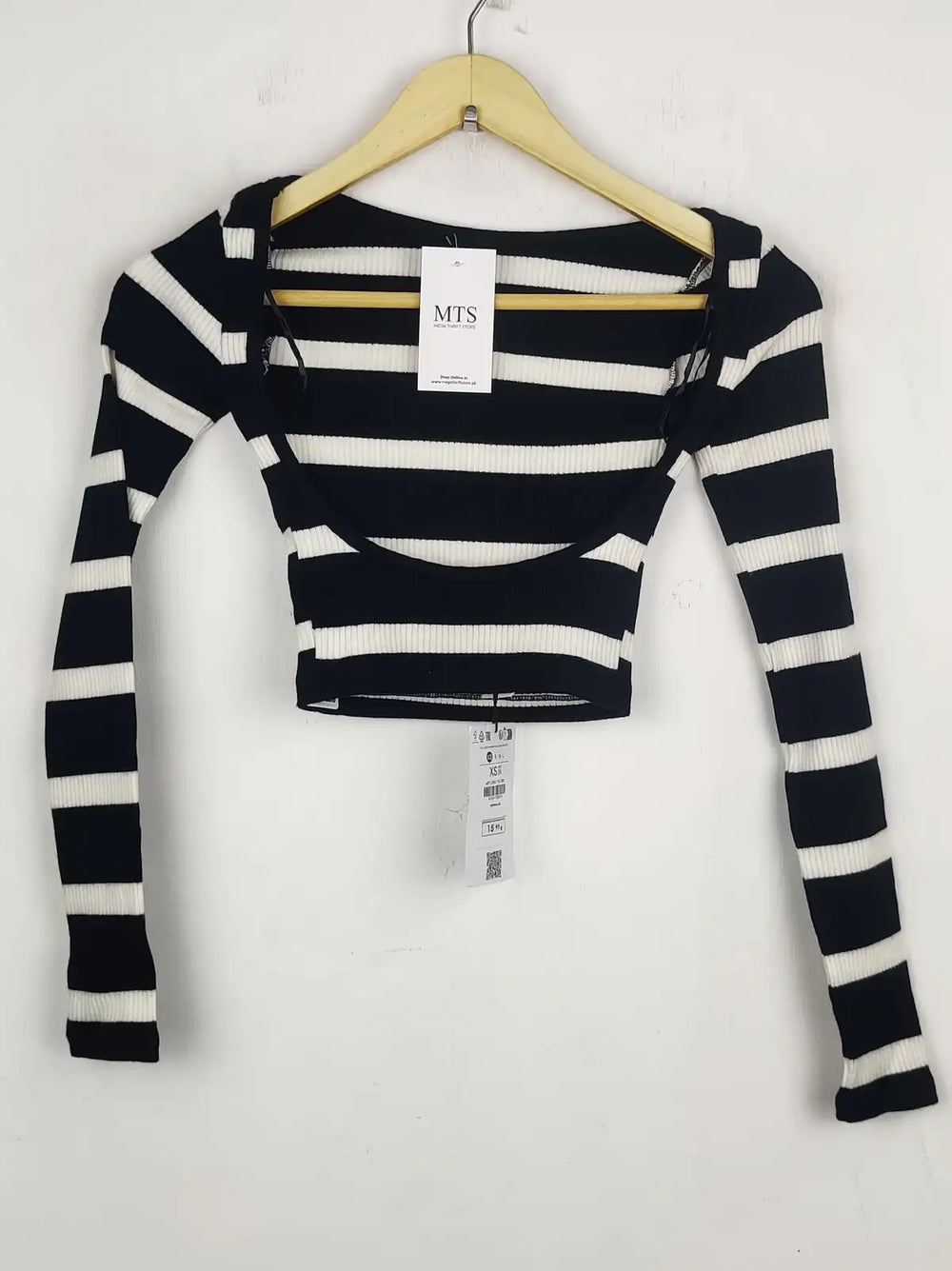 Buy online pre-used pre-loved 100% authentic & Original branded Bershka (WCT-892) available in Pakistan. Top international brands avilable.