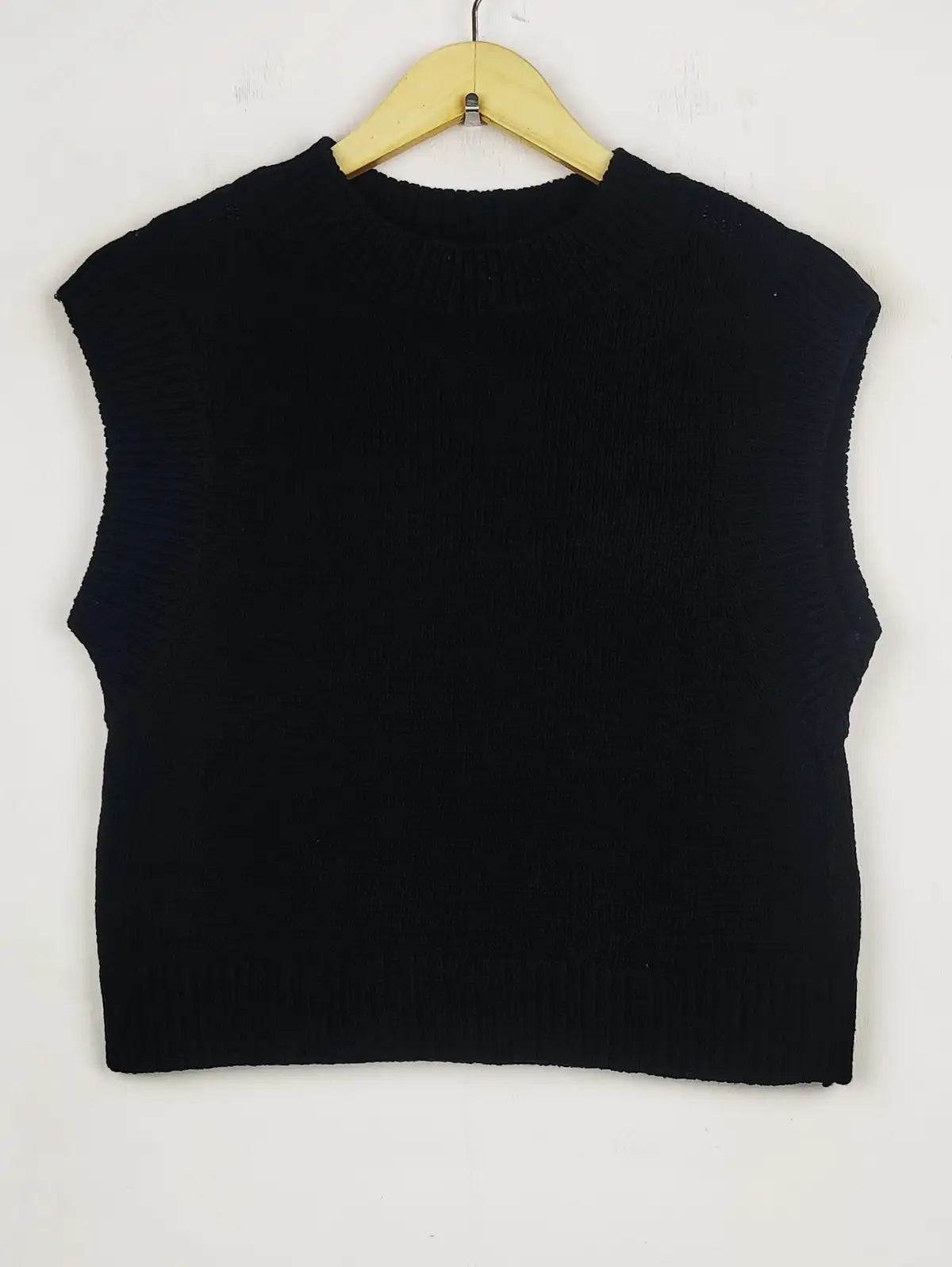 Buy online pre-used pre-loved 100% authentic & Original branded H&M (WCT-895) available in Pakistan. Top international brands avilable.