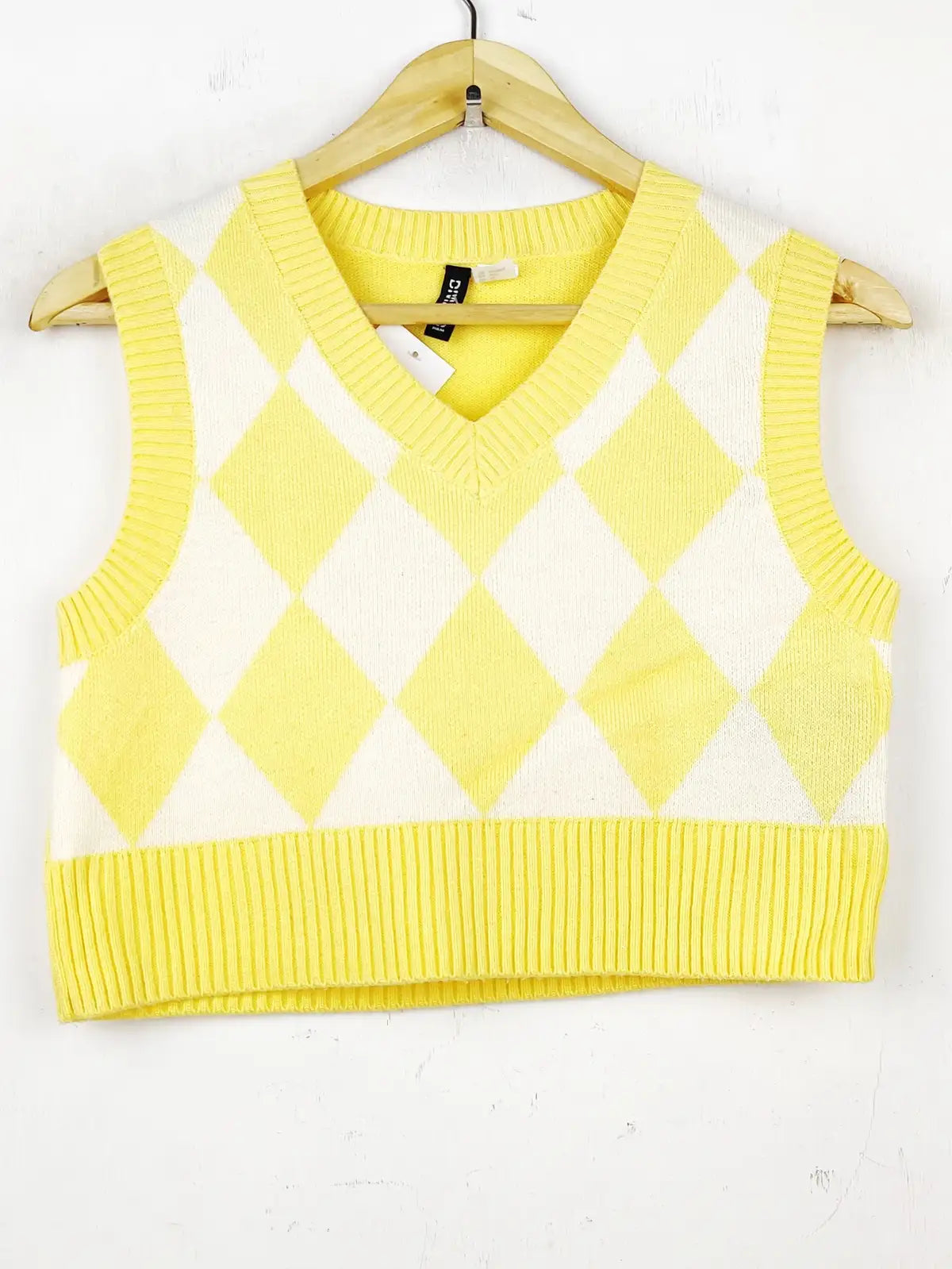 Buy online pre-used pre-loved 100% authentic & Original branded H&M (WCT-944) available in Pakistan. Top international brands avilable.