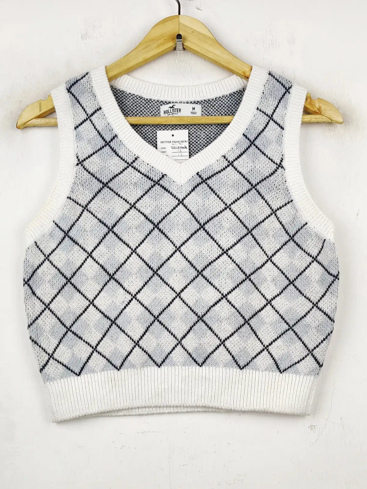Buy online pre-used pre-loved 100% authentic & Original branded Hollister (WCT-971) available in Pakistan. Top international brands avilable.