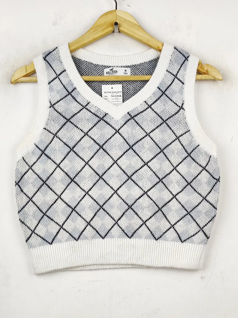 Buy online pre-used pre-loved 100% authentic & Original branded Hollister (WCT-971) available in Pakistan. Top international brands avilable.