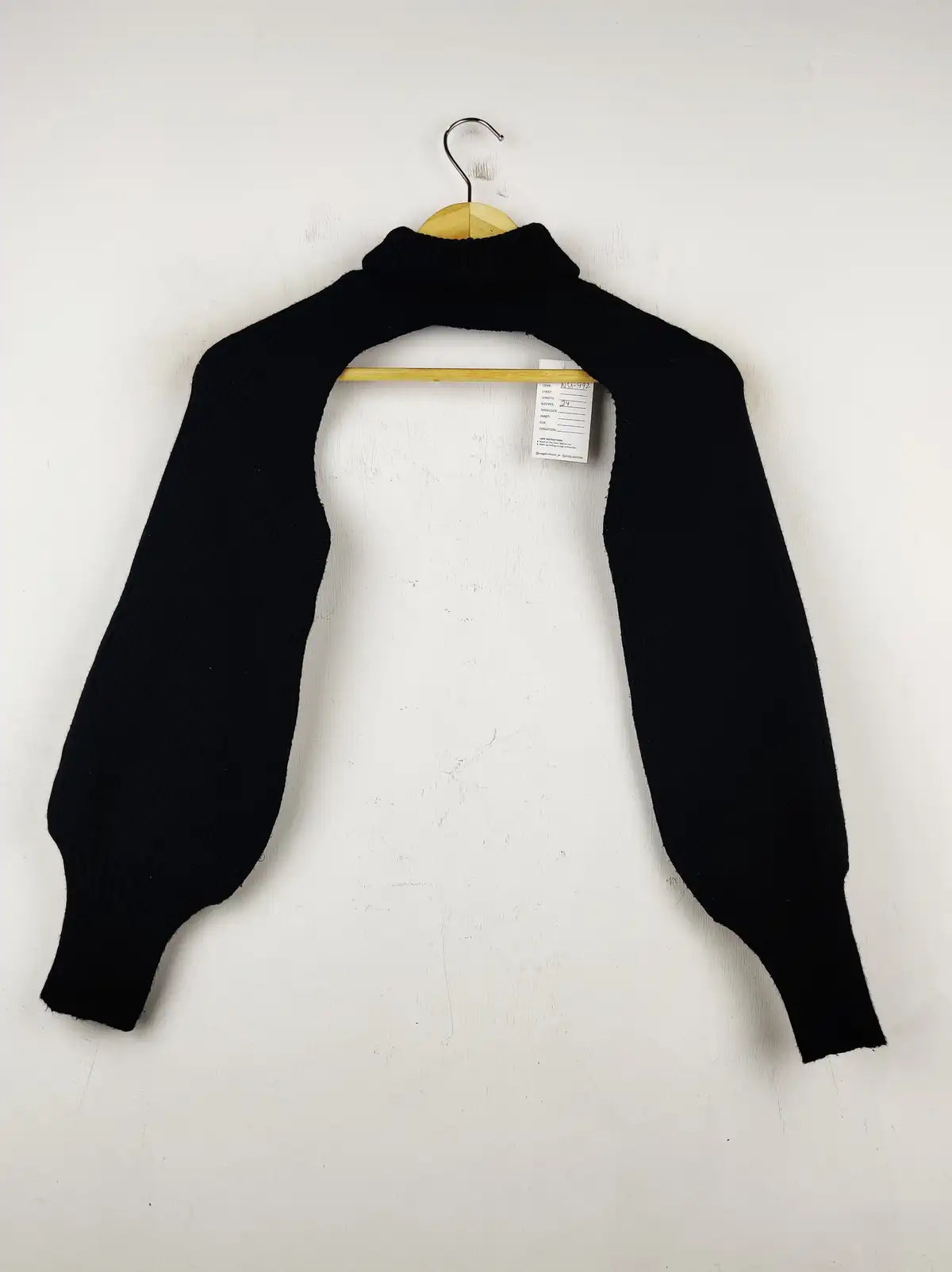 Buy online pre-used pre-loved 100% authentic & Original branded Unknown Brand (WCT-992) available in Pakistan. Top international brands avilable.
