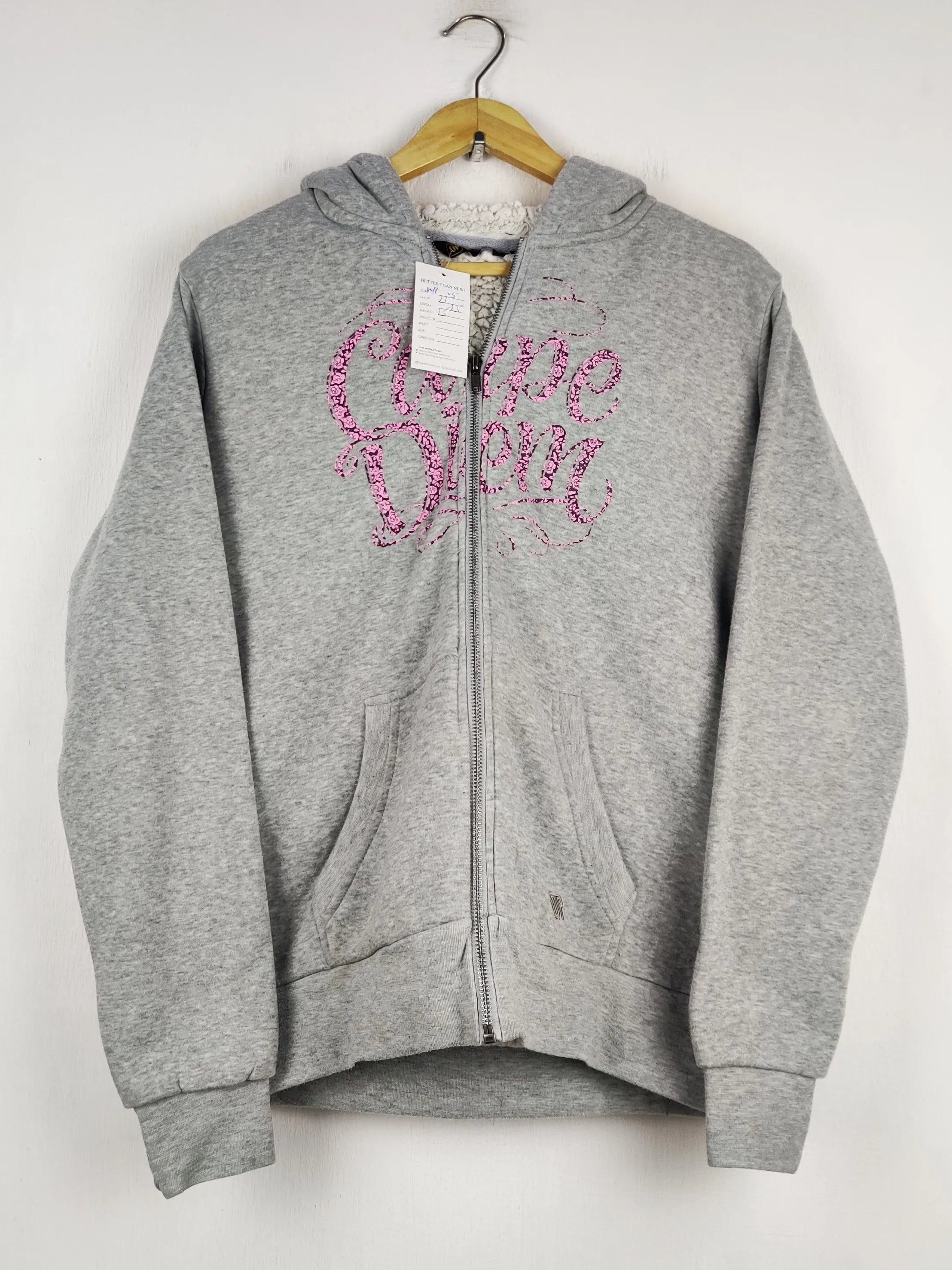 Buy online pre-used pre-loved 100% authentic & Original branded Universal People (WH-05) available in Pakistan. Top international brands avilable.