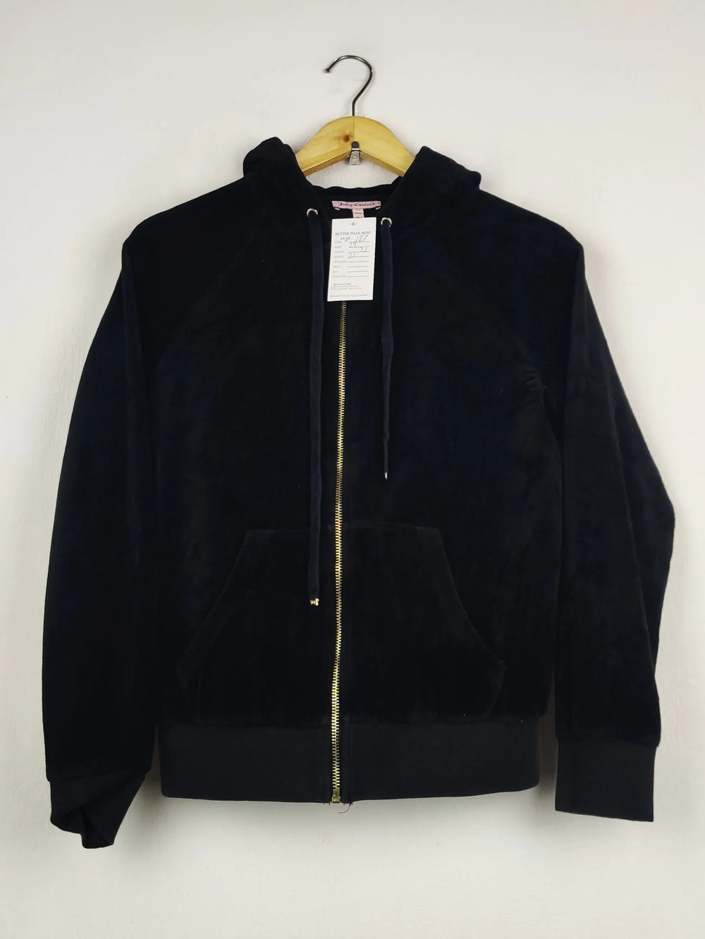Buy online pre-used pre-loved 100% authentic & Original branded Juicy Couture (WH-127) available in Pakistan. Top international brands avilable.