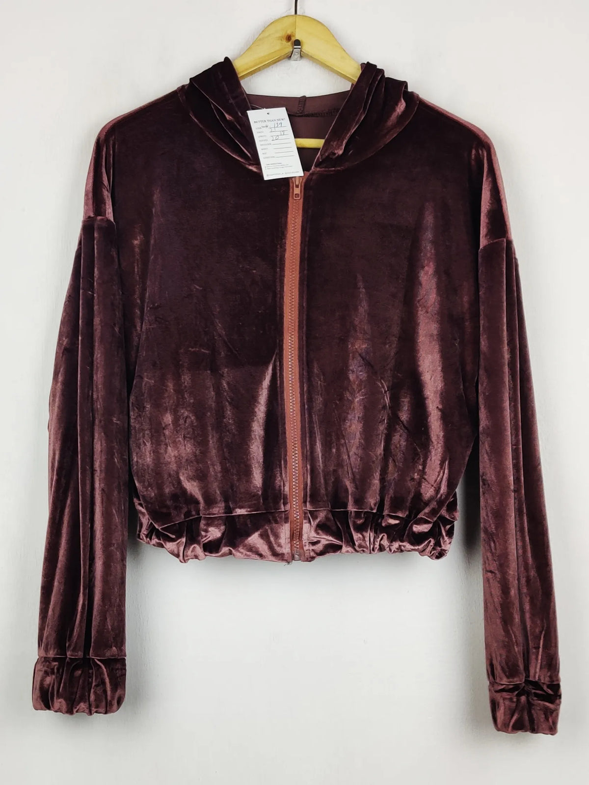 Buy online pre-used pre-loved 100% authentic & Original branded Unknown Brand (WH-139) available in Pakistan. Top international brands avilable.