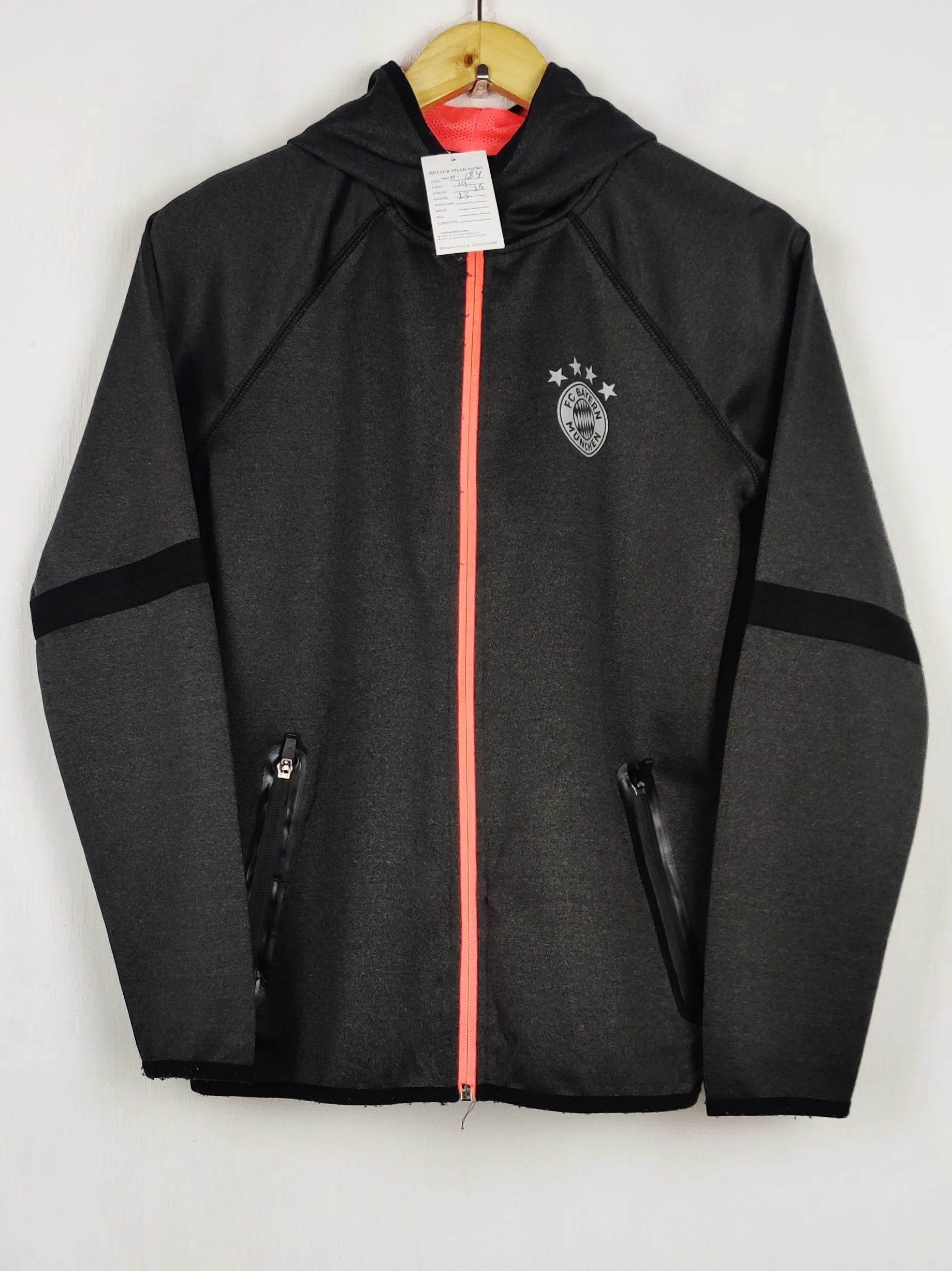 Buy online pre-used pre-loved 100% authentic & Original branded Fcb (WH-184) available in Pakistan. Top international brands avilable.