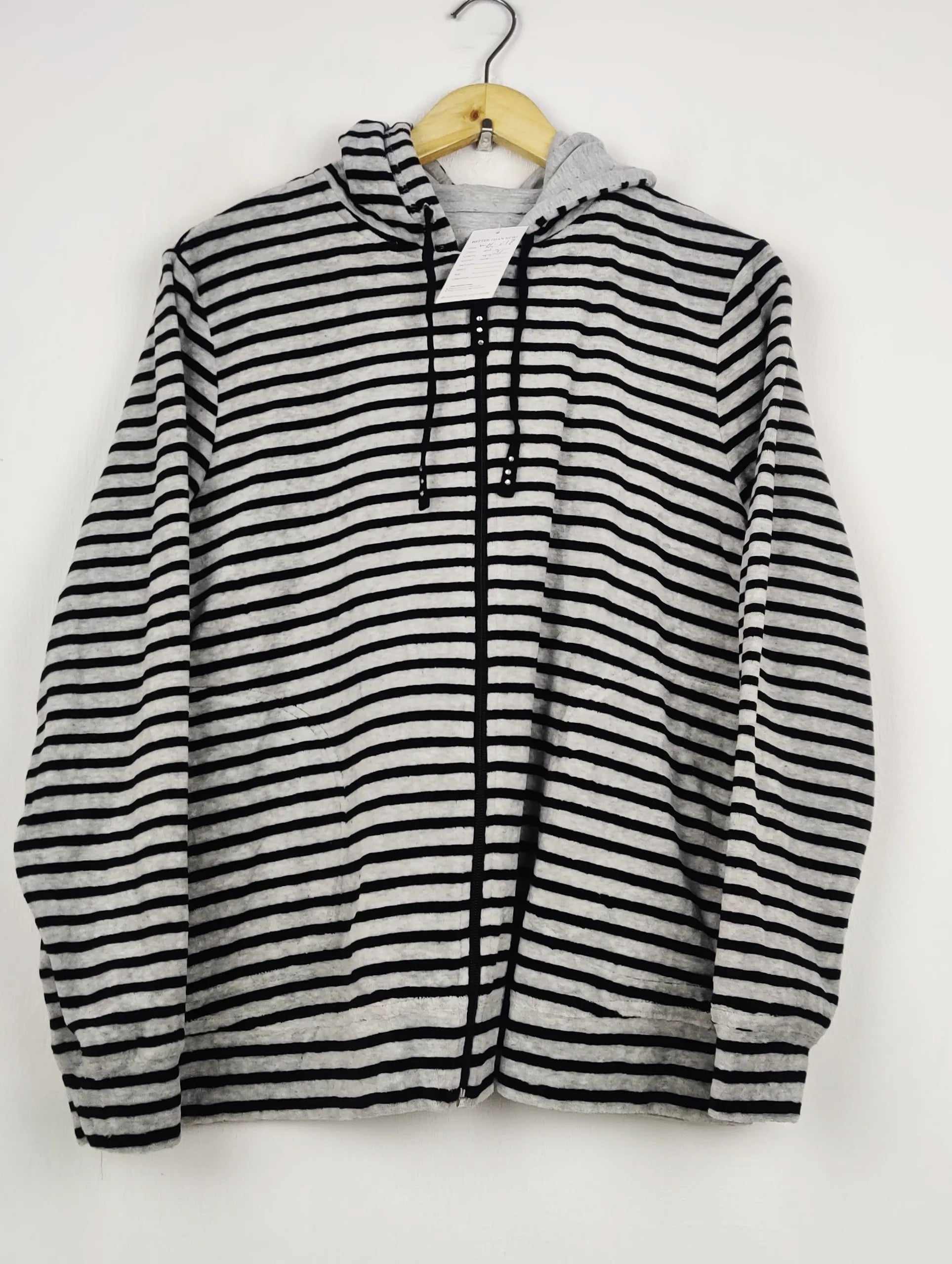 Buy online pre-used pre-loved 100% authentic & Original branded Bm (WH-217) available in Pakistan. Top international brands avilable.