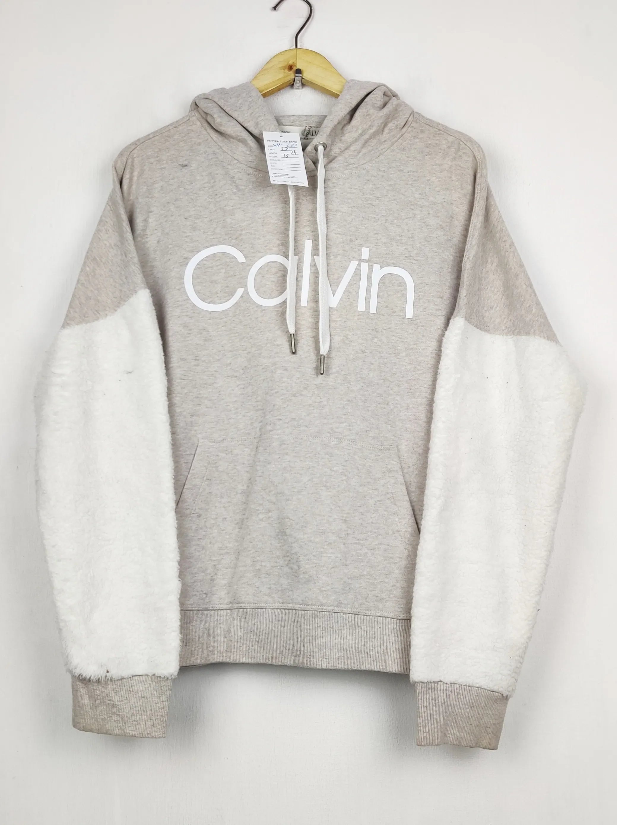 Buy online pre-used pre-loved 100% authentic & Original branded C.A.L.V.I.N K.L.E.I.N (WH-223) available in Pakistan. Top international brands avilable.