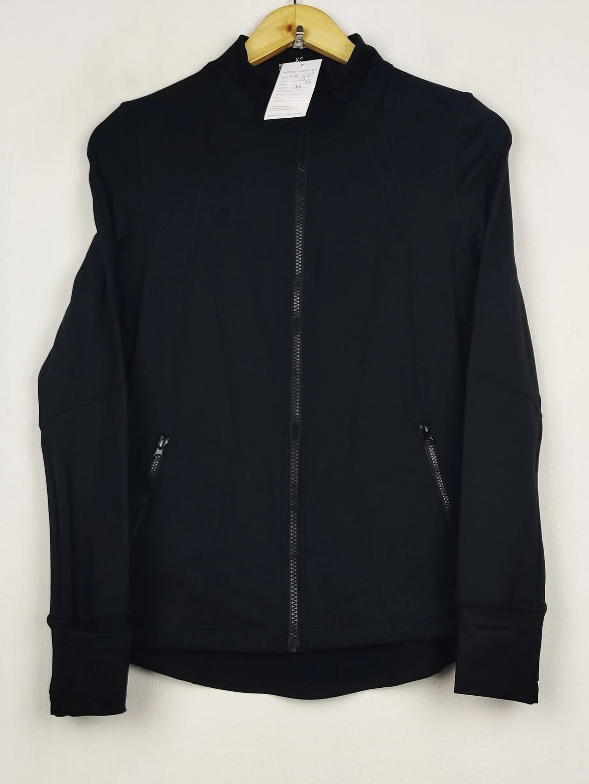 Buy online pre-used pre-loved 100% authentic & Original branded Unknown Brand (WH-243) available in Pakistan. Top international brands avilable.