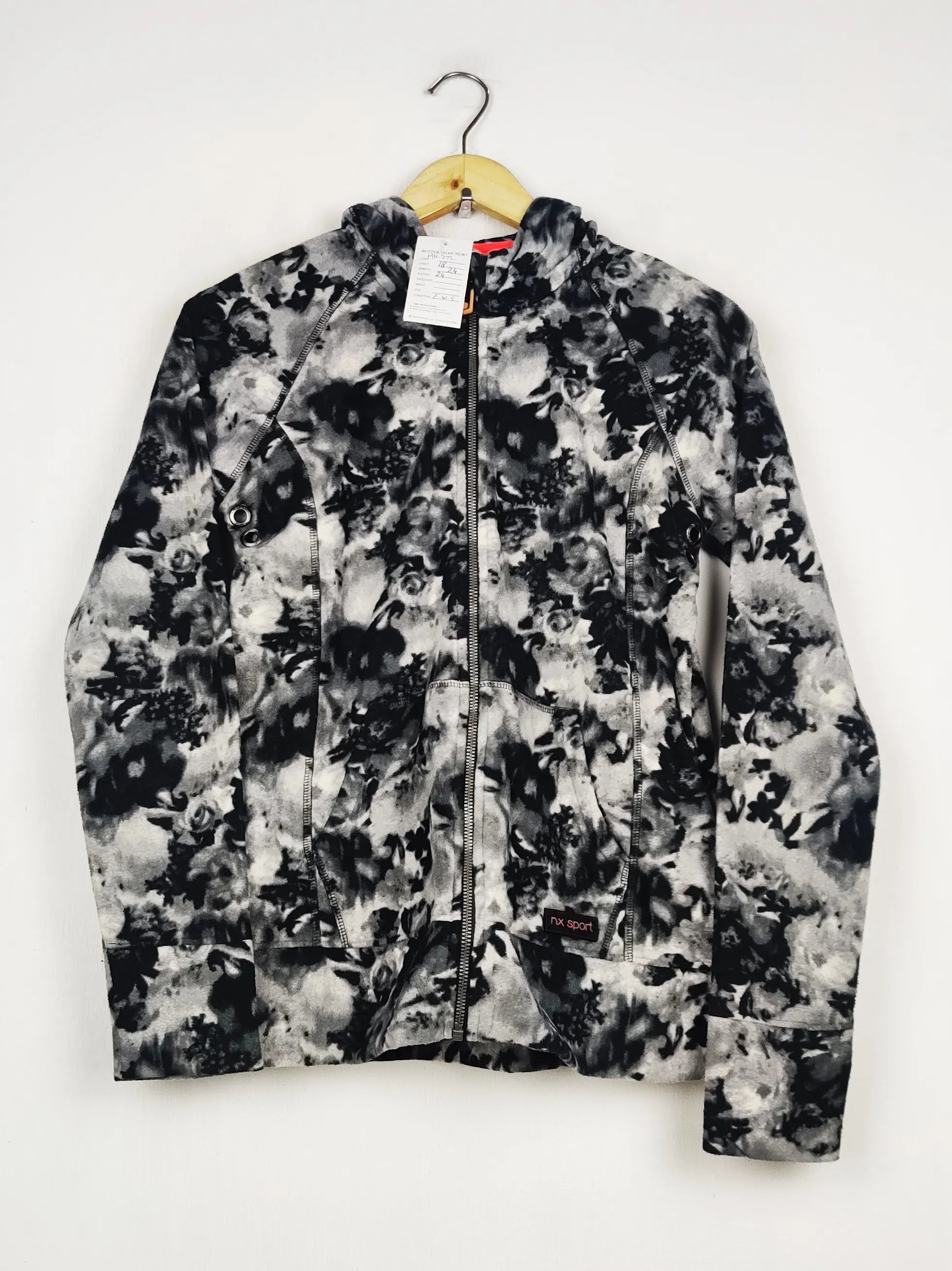 Buy online pre-used pre-loved 100% authentic & Original branded Peakperformance (WH-272) available in Pakistan. Top international brands avilable.