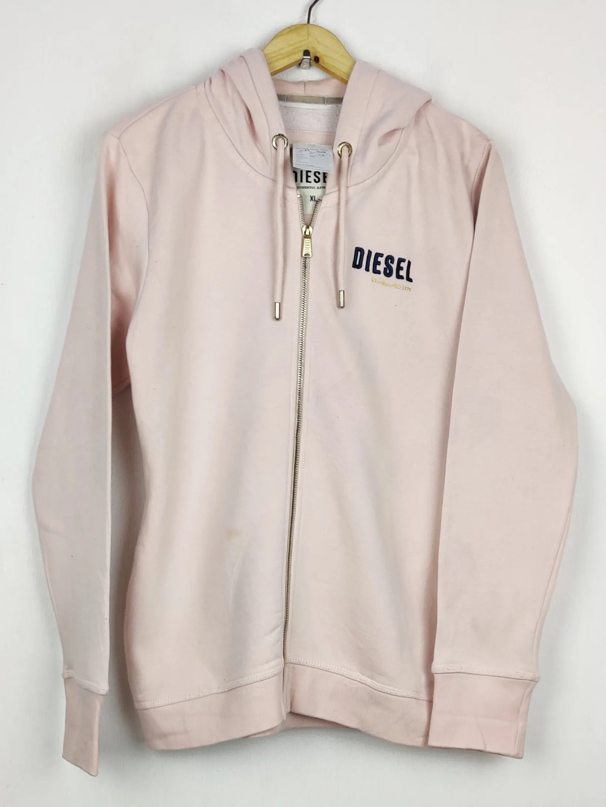 Buy online pre-used pre-loved 100% authentic & Original branded Diesel (WH-303) available in Pakistan. Top international brands avilable.