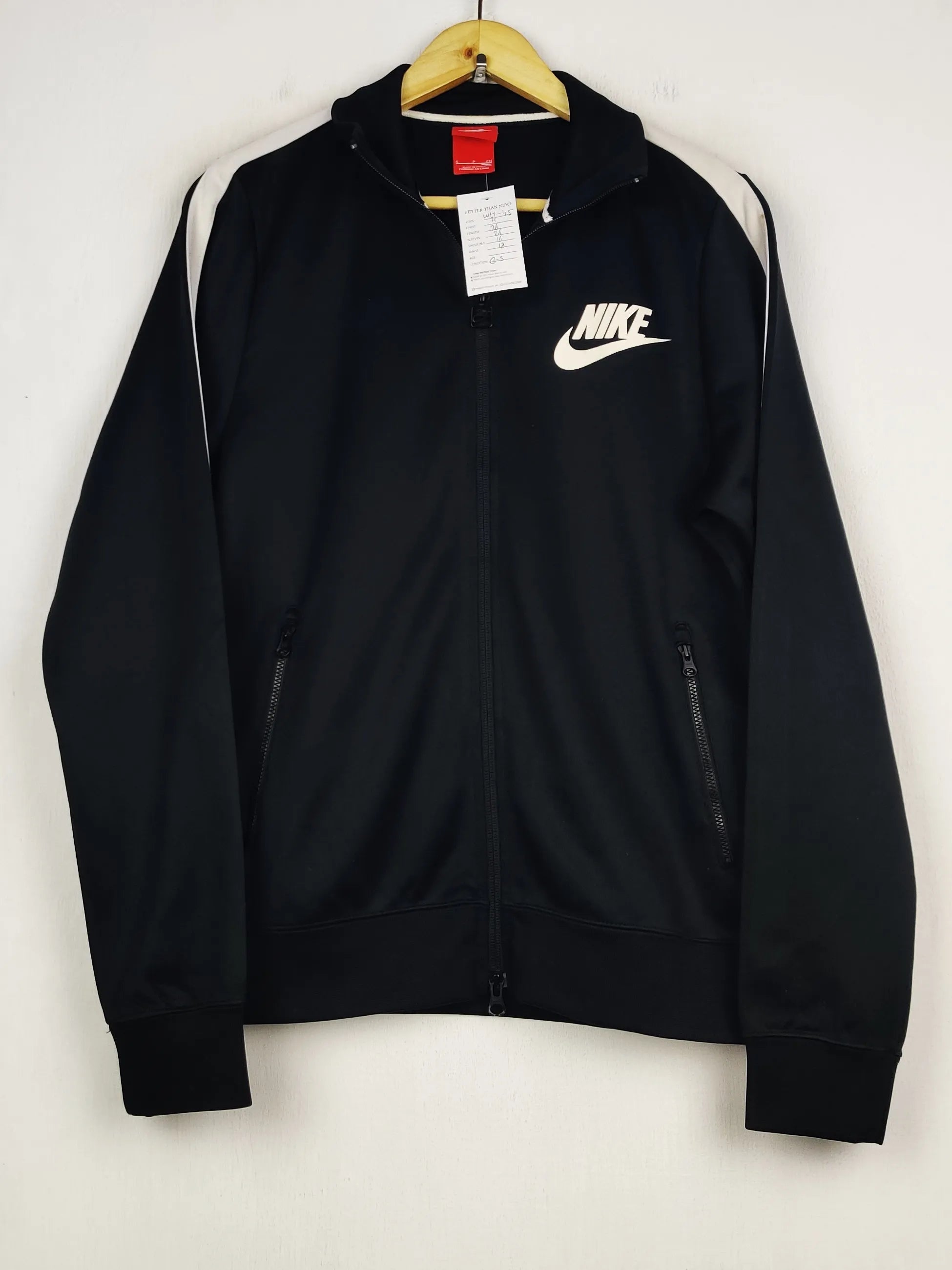Buy online pre-used pre-loved 100% authentic & Original branded N.I.K.E (WH-45) available in Pakistan. Top international brands avilable.