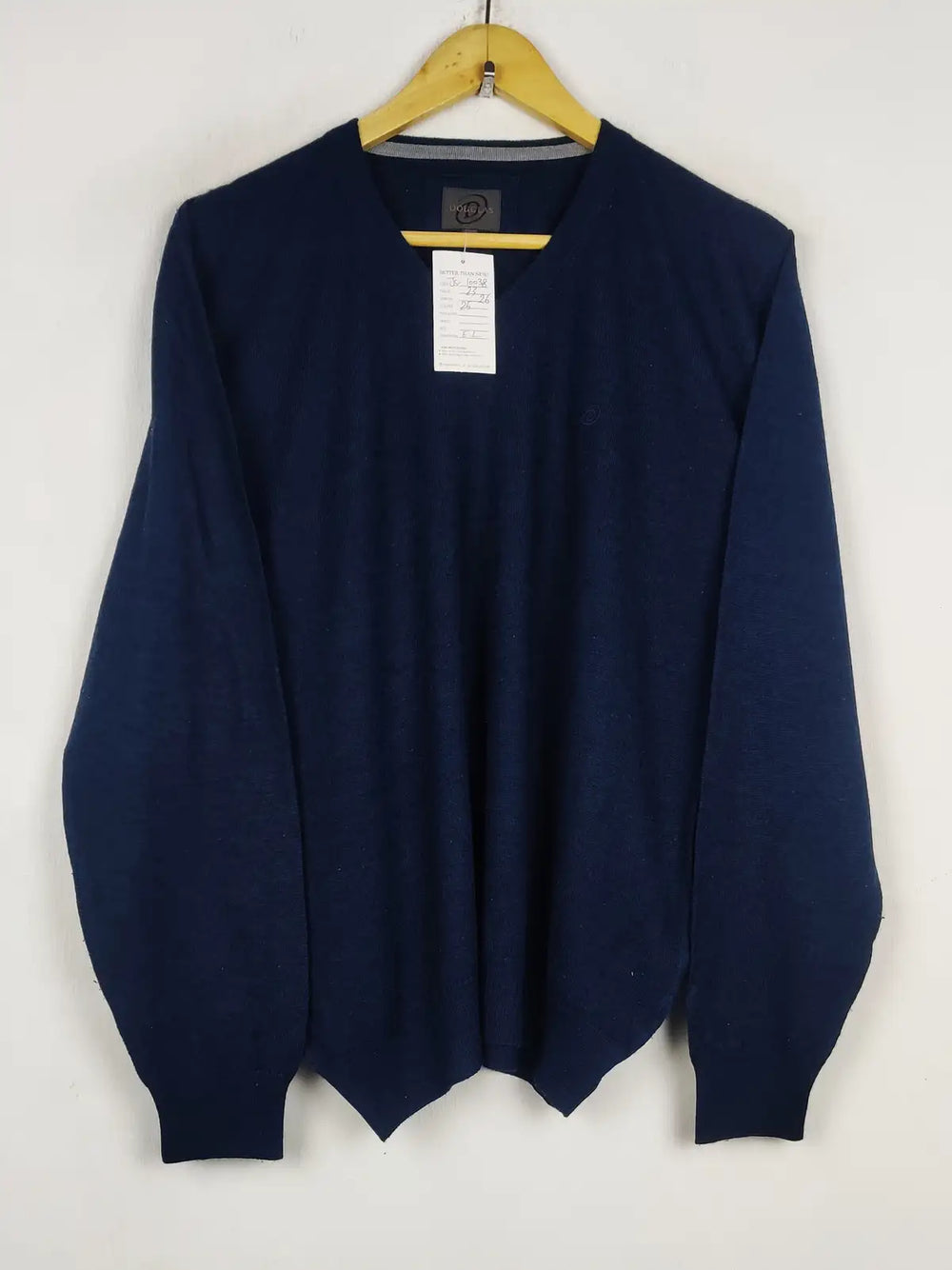 Buy online pre-used pre-loved 100% authentic & Original branded Douglas (WJS-100) available in Pakistan. Top international brands avilable.