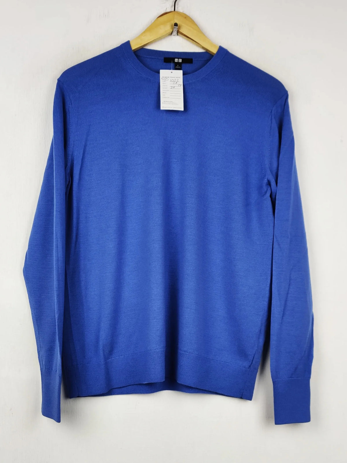 Buy online pre-used pre-loved 100% authentic & Original branded Uniqlo (WJS-1023) available in Pakistan. Top international brands avilable.