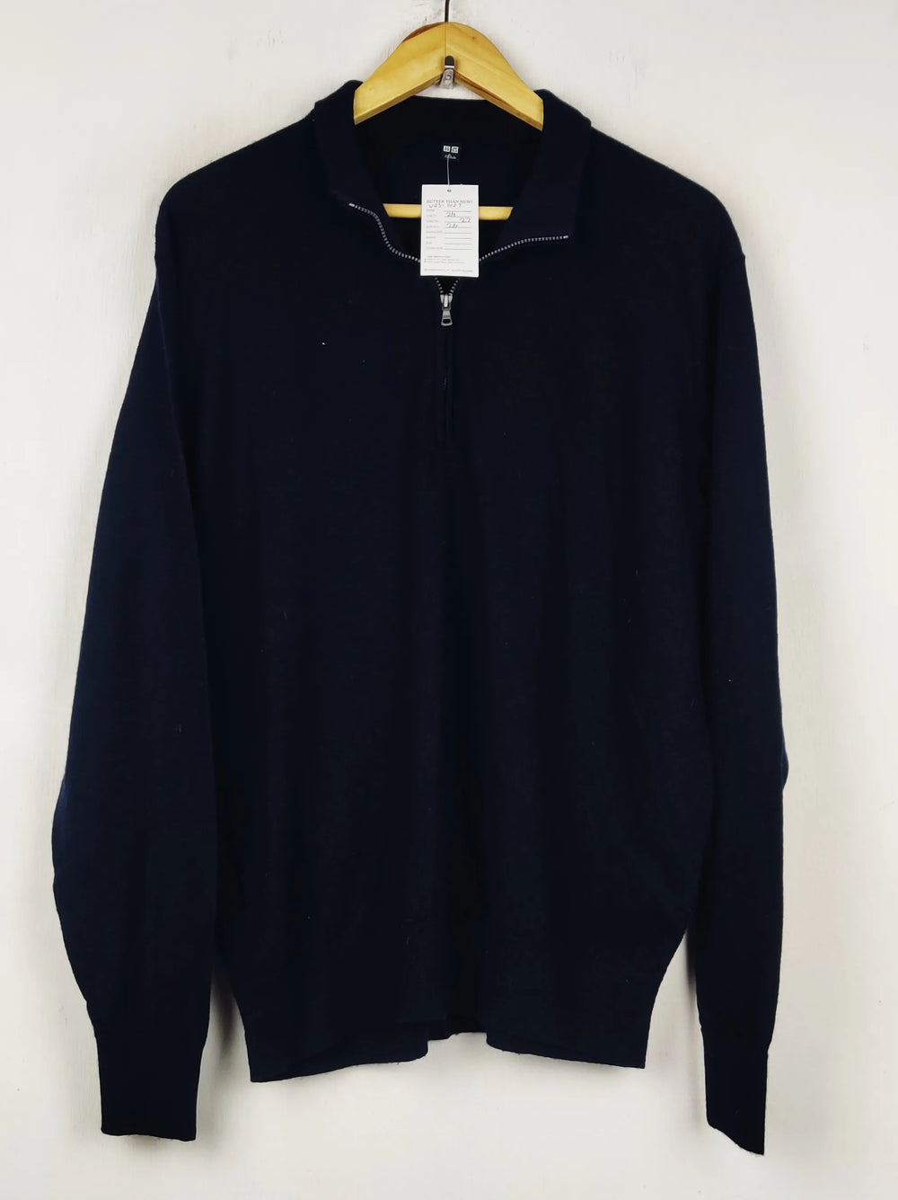 Buy online pre-used pre-loved 100% authentic & Original branded Uniqlo (WJS-1027) available in Pakistan. Top international brands avilable.