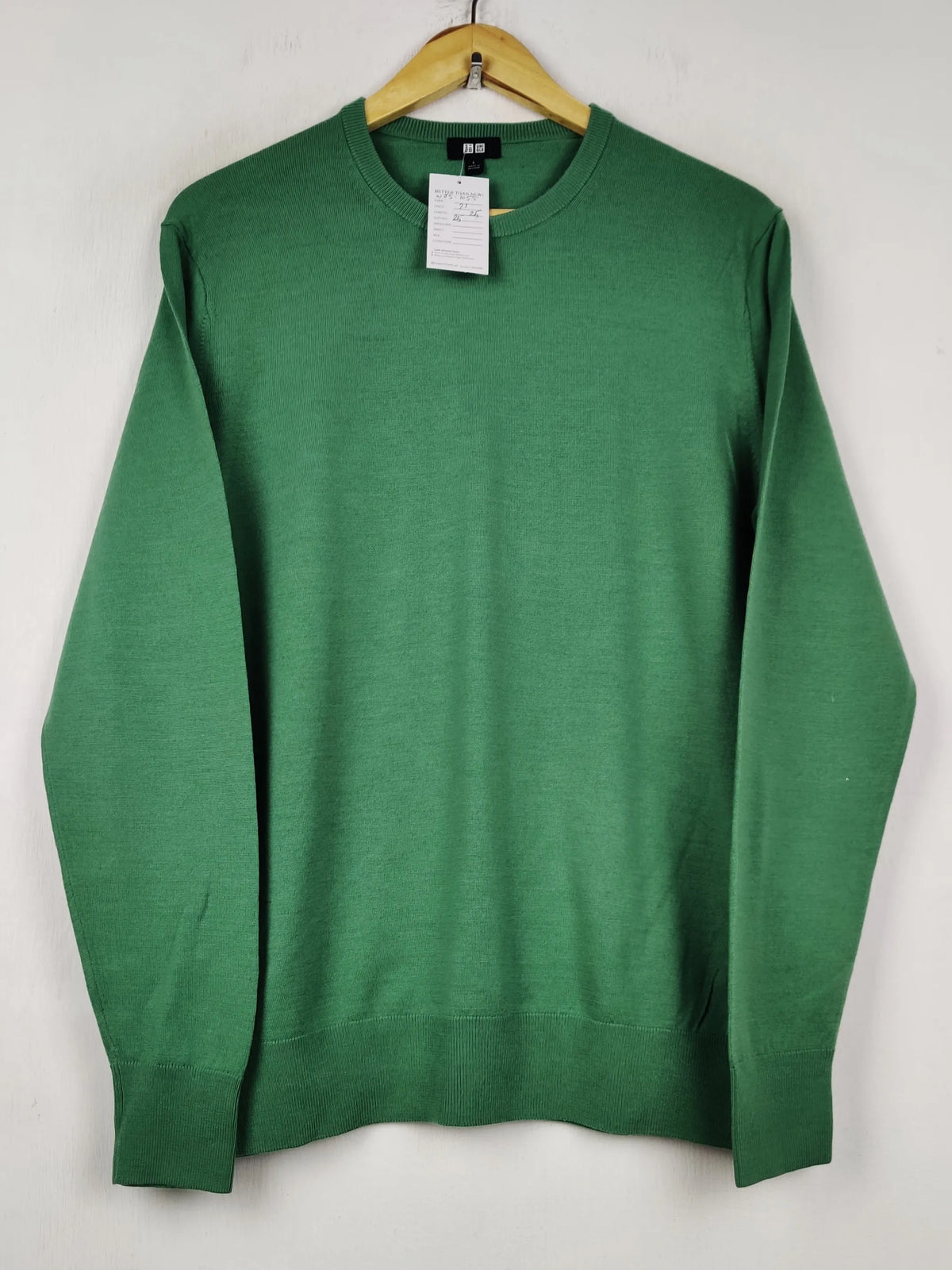 Buy online pre-used pre-loved 100% authentic & Original branded Uniqlo (WJS-1055) available in Pakistan. Top international brands avilable.