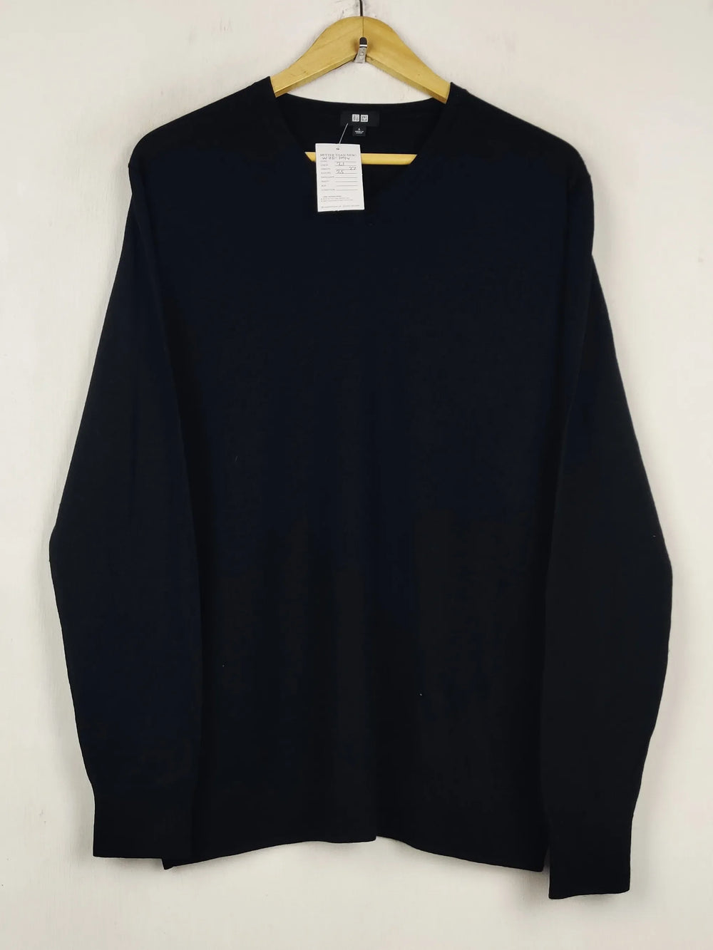 Buy online pre-used pre-loved 100% authentic & Original branded Uniqlo (WJS-1094) available in Pakistan. Top international brands avilable.