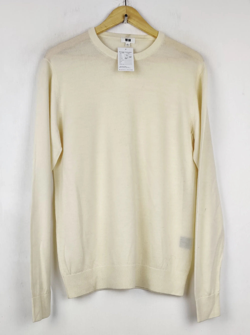 Buy online pre-used pre-loved 100% authentic & Original branded Uniqlo (WJS-1097) available in Pakistan. Top international brands avilable.