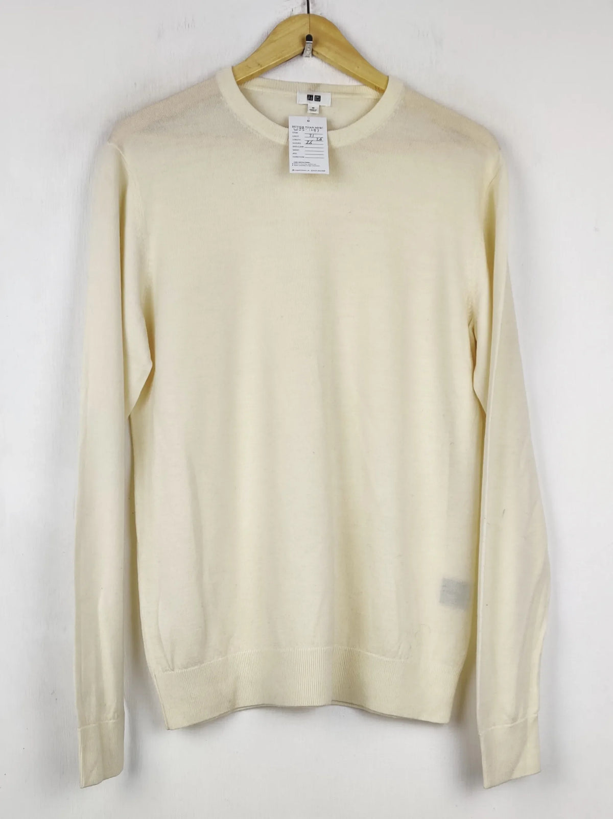 Buy online pre-used pre-loved 100% authentic & Original branded Uniqlo (WJS-1097) available in Pakistan. Top international brands avilable.