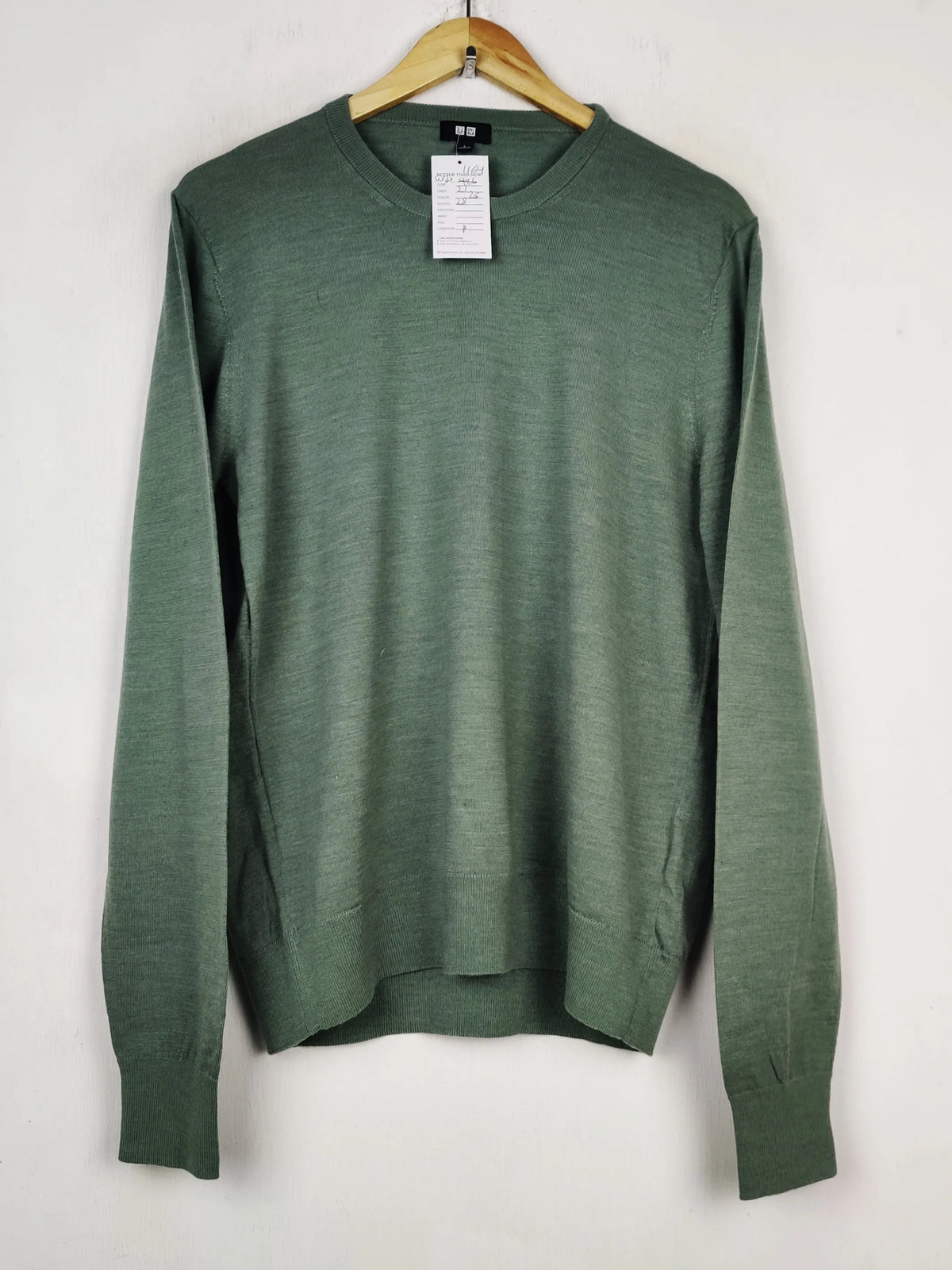 Buy online pre-used pre-loved 100% authentic & Original branded Uniqlo (WJS-1164) available in Pakistan. Top international brands avilable.