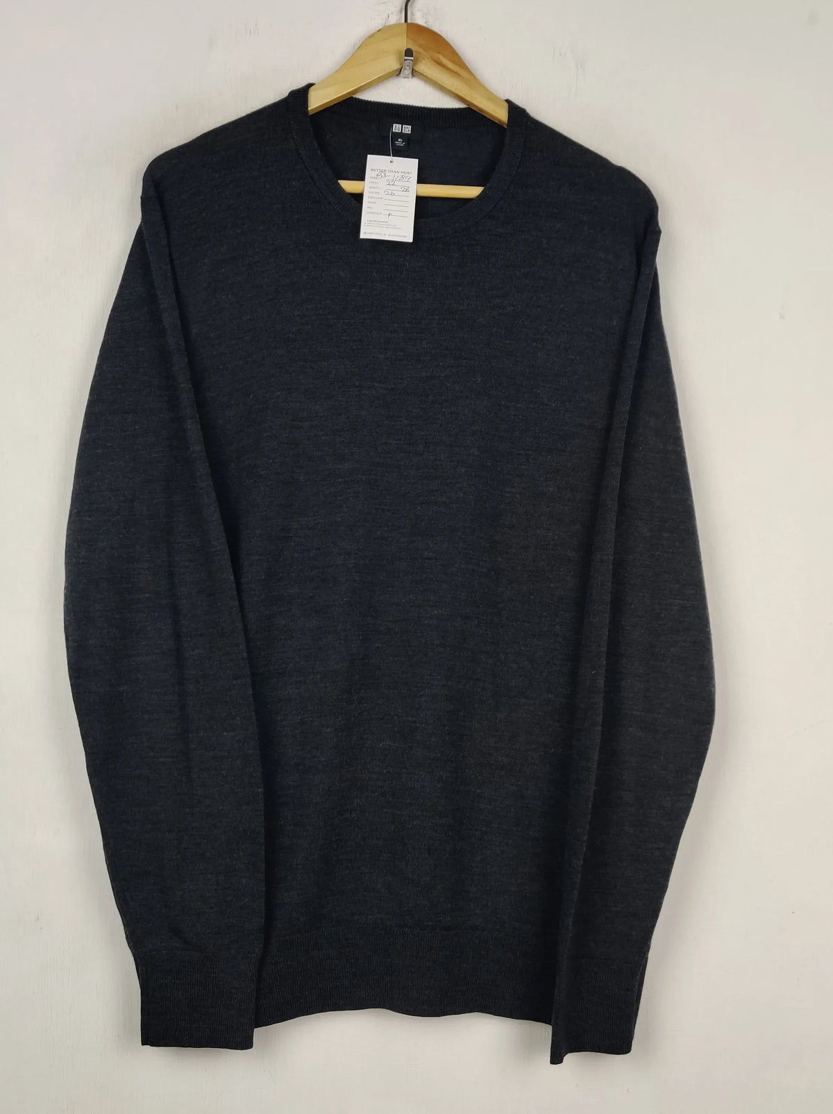Buy online pre-used pre-loved 100% authentic & Original branded Uniqlo (WJS-1189) available in Pakistan. Top international brands avilable.