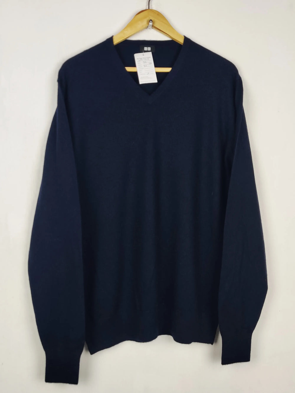 Buy online pre-used pre-loved 100% authentic & Original branded Uniqlo (WJS-1218) available in Pakistan. Top international brands avilable.