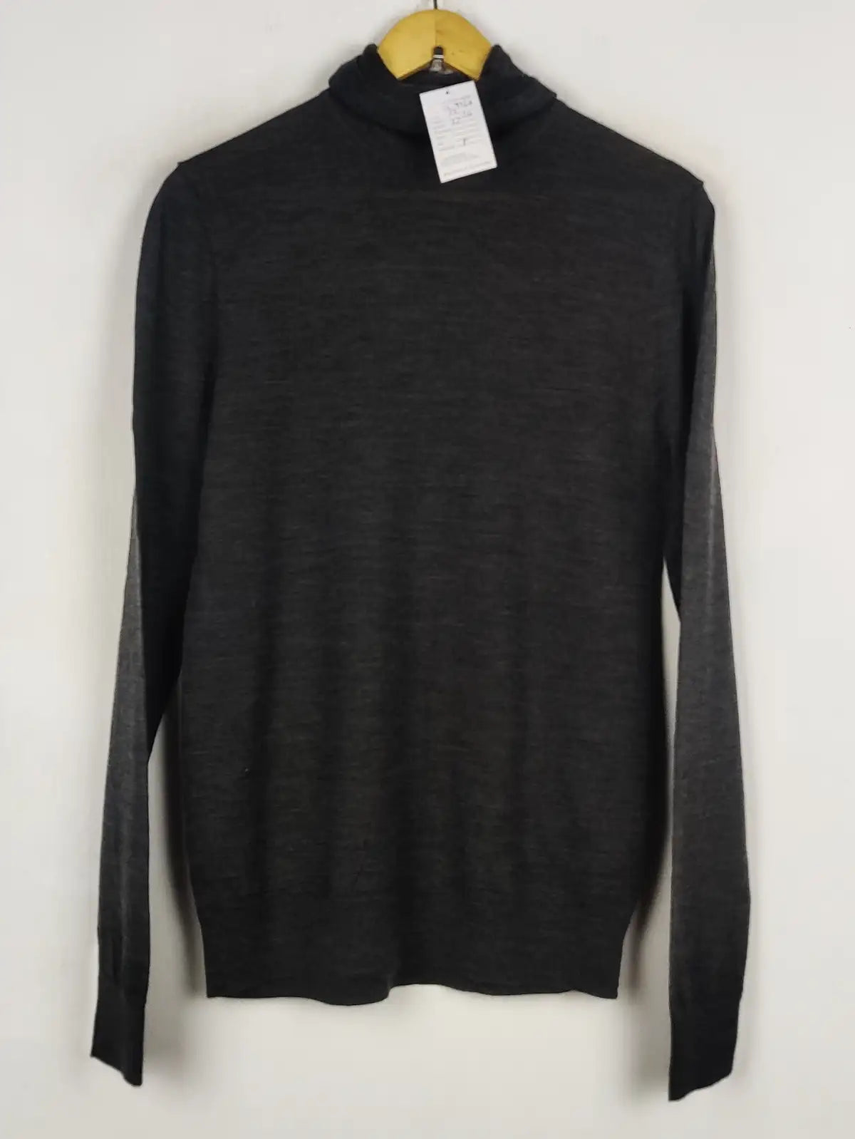 Buy online pre-used pre-loved 100% authentic & Original branded H.U.G.O B.O.S.S (WJS-19) available in Pakistan. Top international brands avilable.