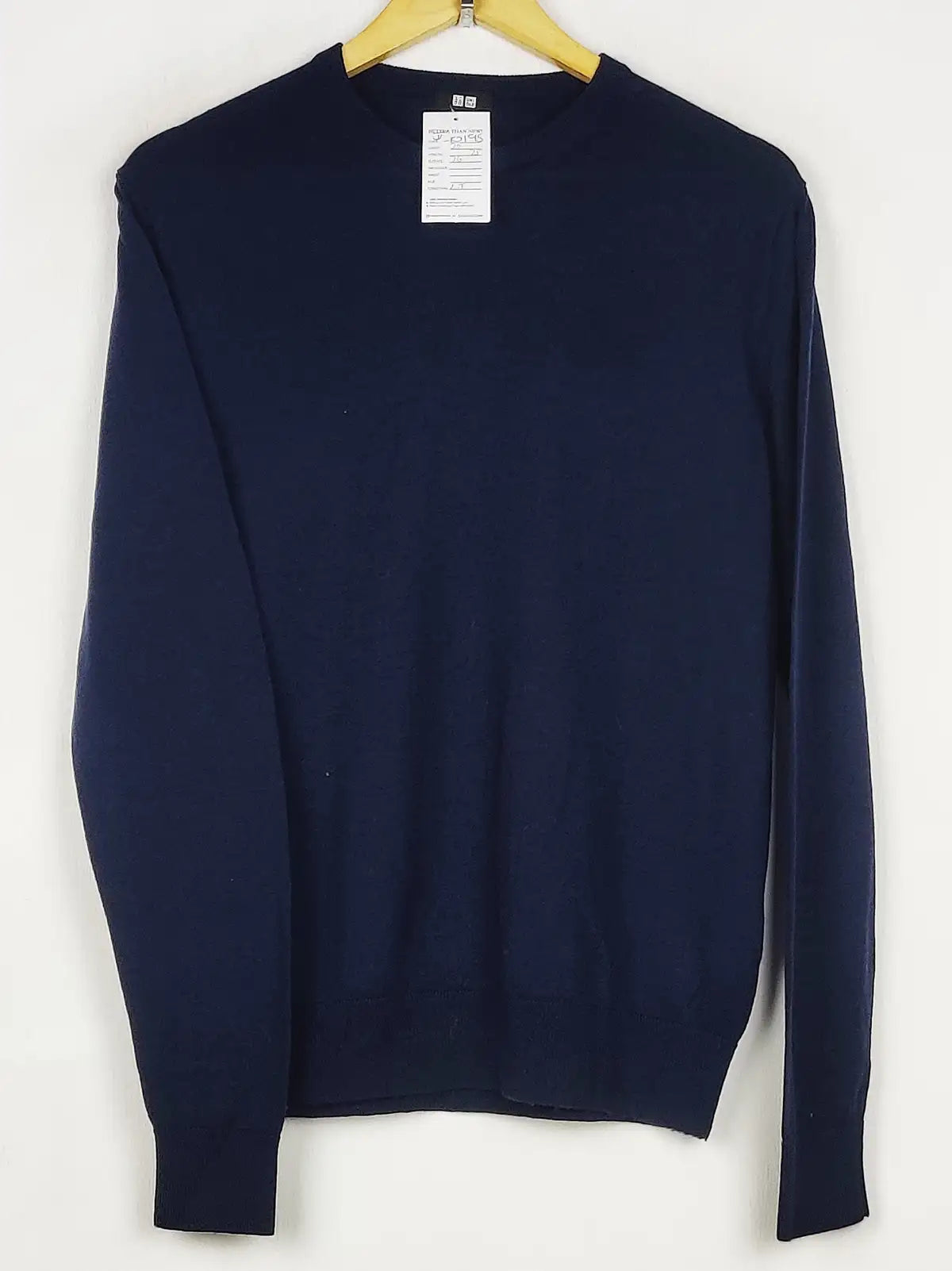 Buy online pre-used pre-loved 100% authentic & Original branded Uniqlo (WJS-239) available in Pakistan. Top international brands avilable.