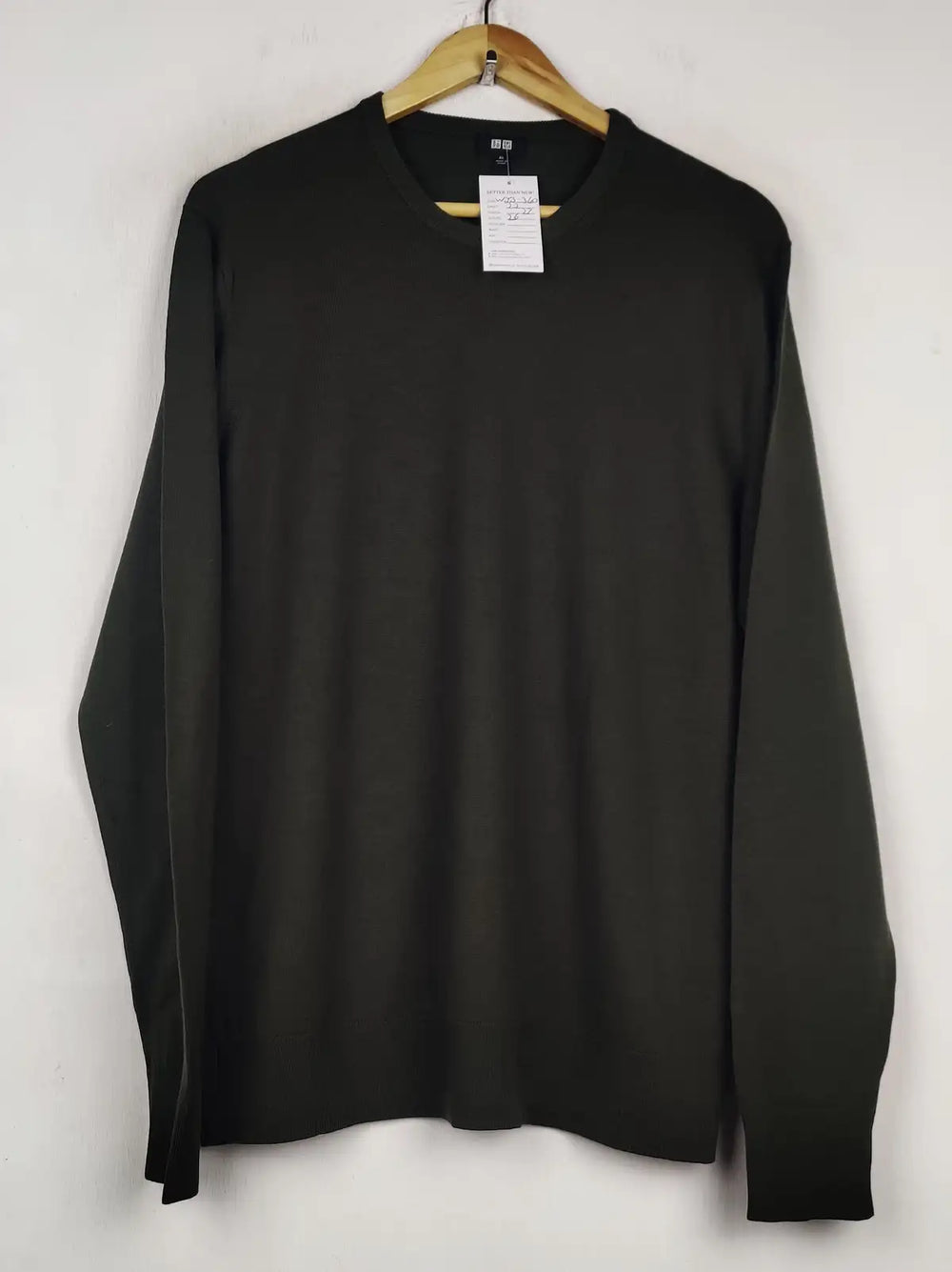 Buy online pre-used pre-loved 100% authentic & Original branded Uniqlo (WJS-360) available in Pakistan. Top international brands avilable.