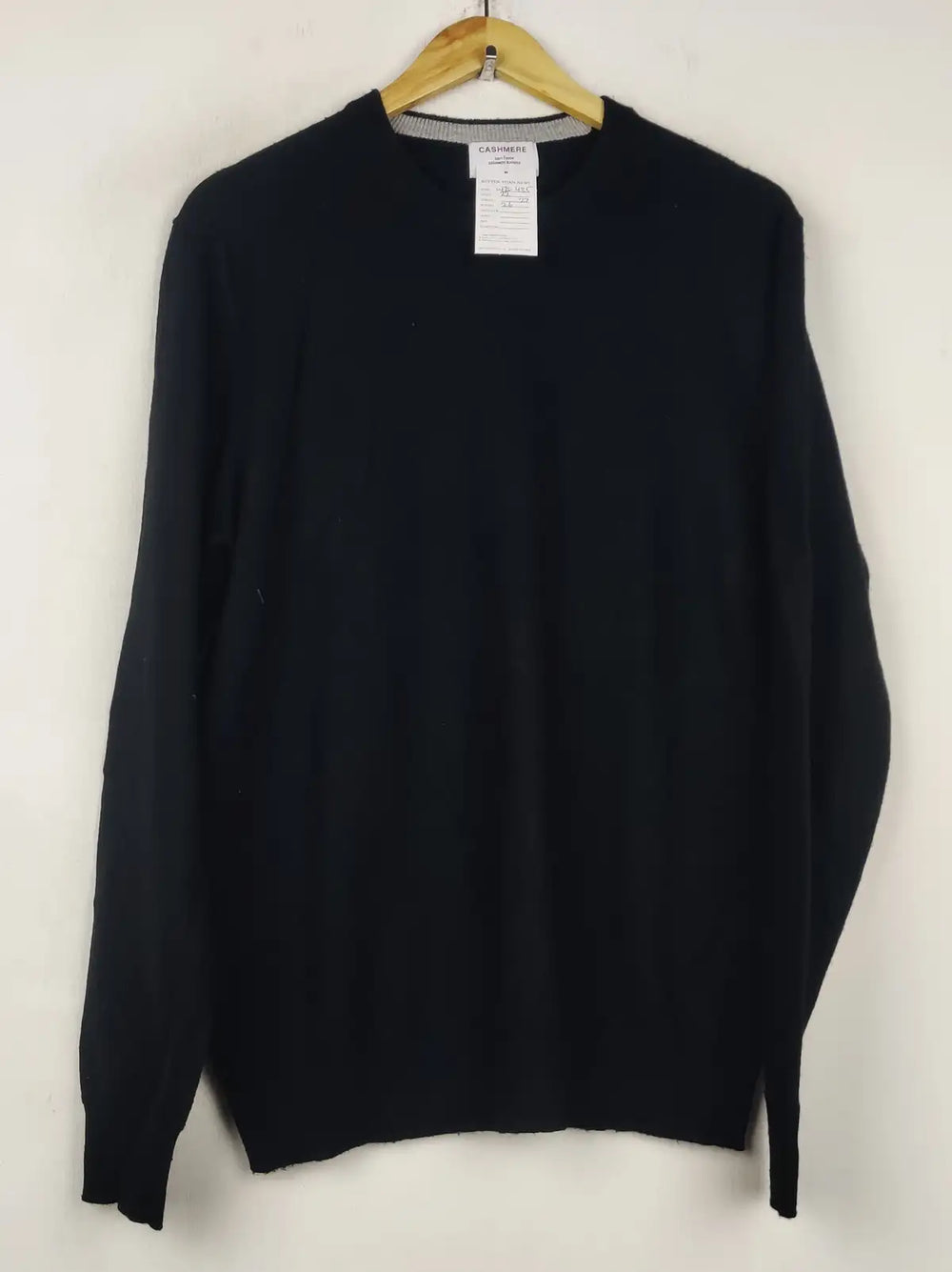 Buy online pre-used pre-loved 100% authentic & Original branded Cashmere (WJS-435) available in Pakistan. Top international brands avilable.